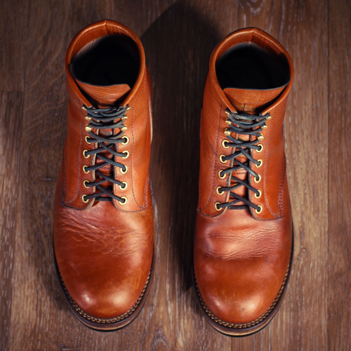 Photo by selvedge.and.boots on January 1, 2025 of the John Lofgren Steel Gang in Shinki Camel Horsebutt.