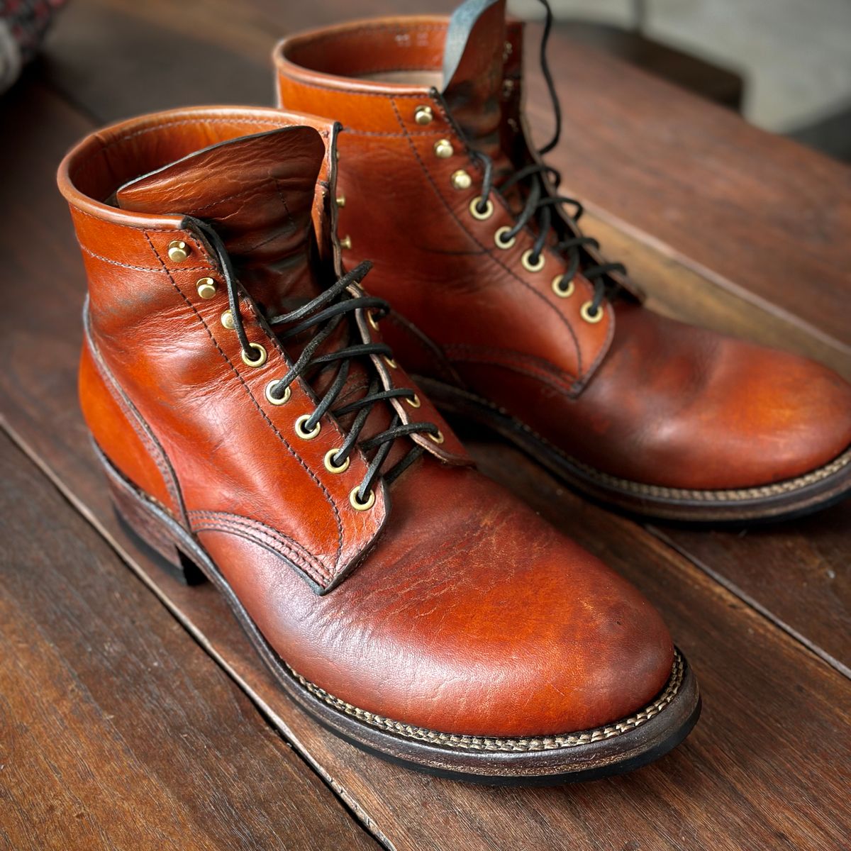 Photo by selvedge.and.boots on January 12, 2025 of the John Lofgren Steel Gang in Shinki Camel Horsebutt.