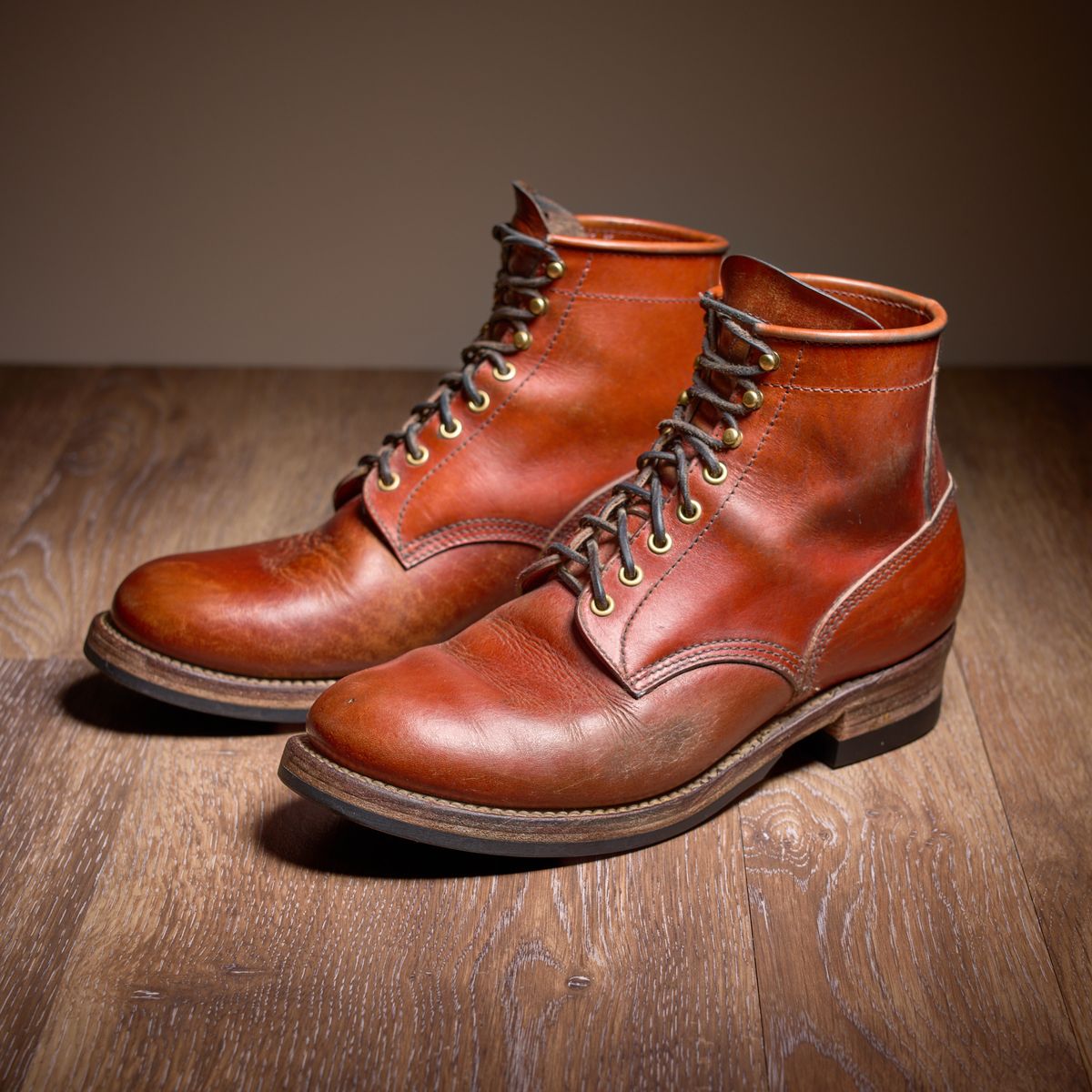 Photo by selvedge.and.boots on February 2, 2025 of the John Lofgren Steel Gang in Shinki Camel Horsebutt.
