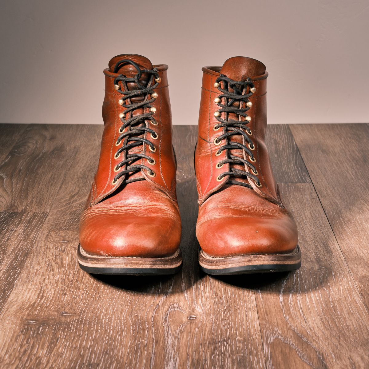 Photo by selvedge.and.boots on March 1, 2025 of the John Lofgren Steel Gang in Shinki Camel Horsebutt.