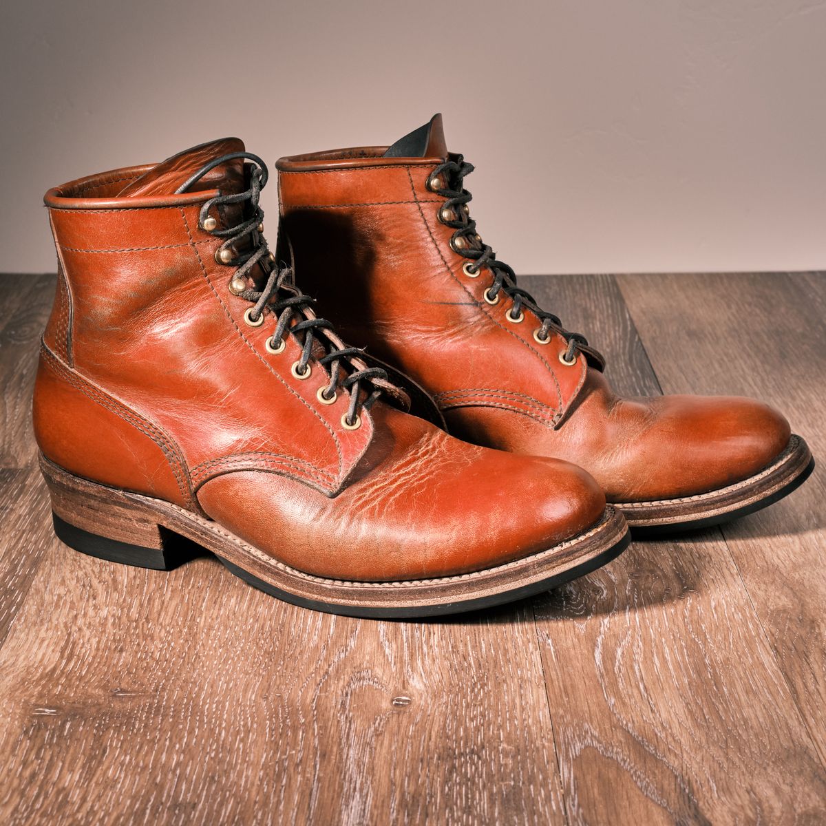 Photo by selvedge.and.boots on March 1, 2025 of the John Lofgren Steel Gang in Shinki Camel Horsebutt.