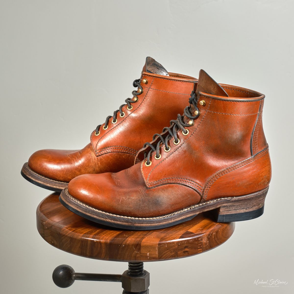 Photo by selvedge.and.boots on March 30, 2025 of the John Lofgren Steel Gang in Shinki Camel Horsebutt.