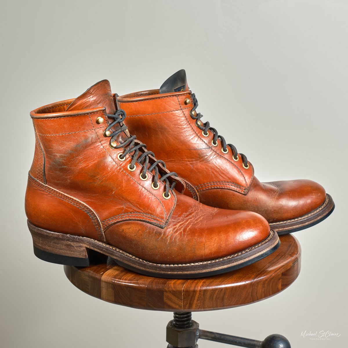 Photo by selvedge.and.boots on March 30, 2025 of the John Lofgren Steel Gang in Shinki Camel Horsebutt.