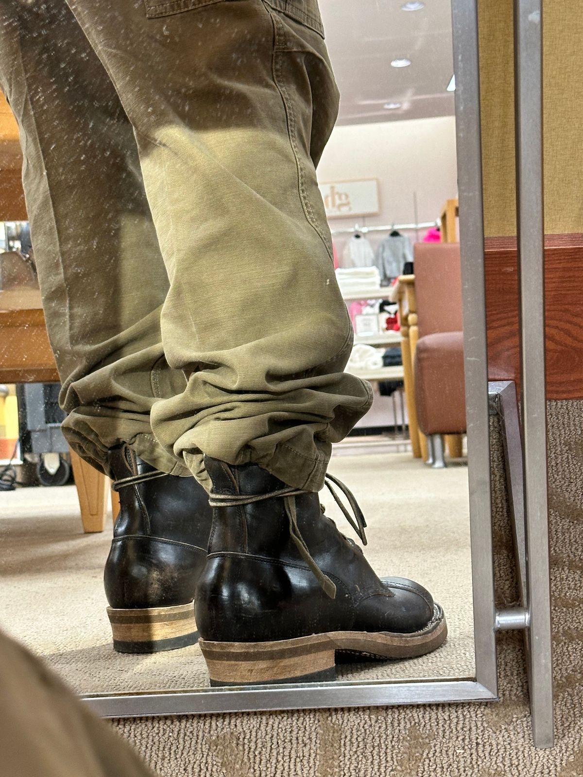 Photo by jaisy207 on December 5, 2023 of the Rolling Dub Trio Roots in Hand Dyed Black Italian Horsebutt.