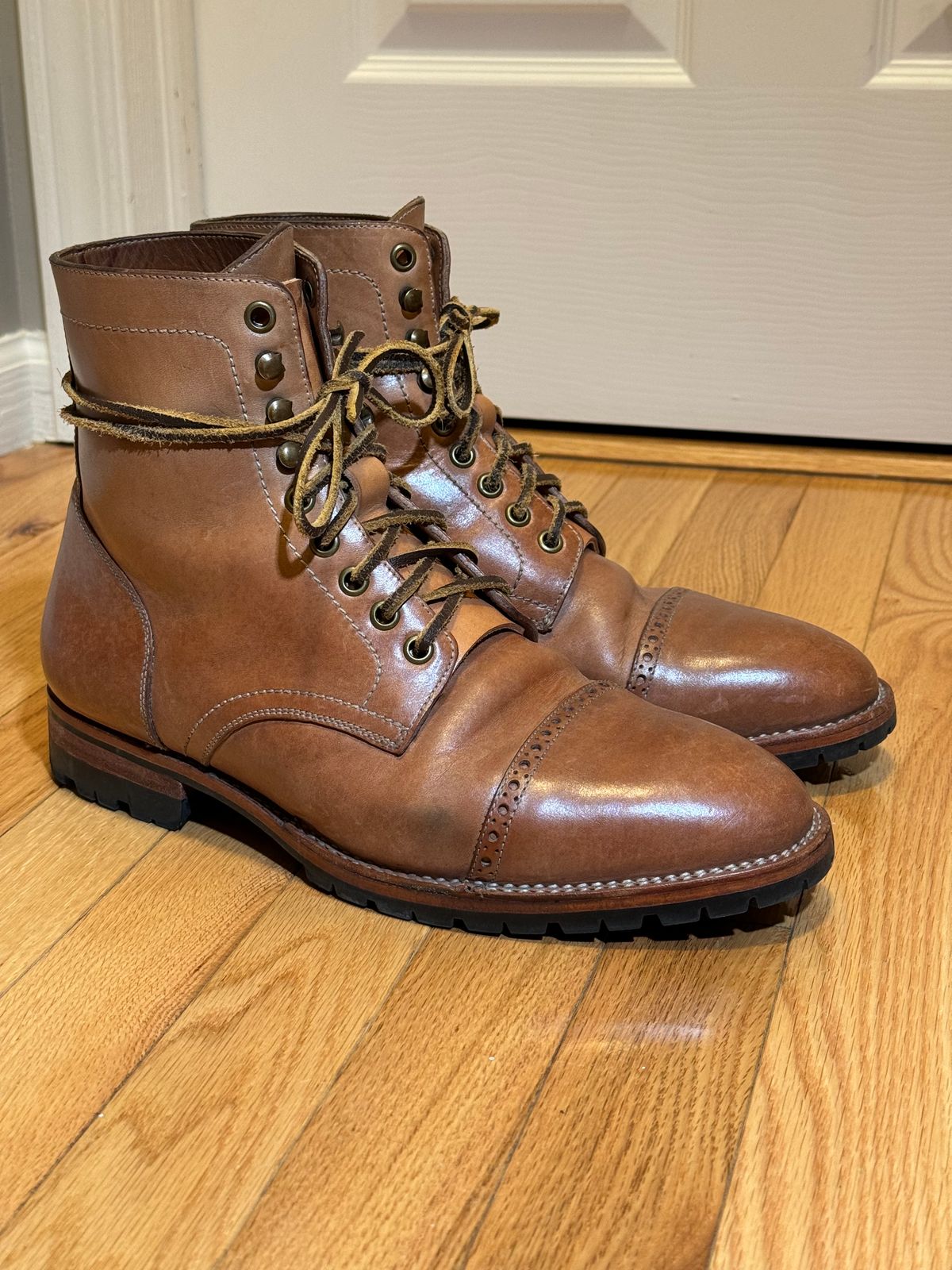 Photo by christianr on March 6, 2024 of the Blkbrd Shoemaker Rudiger Service Boot in Maryam Natural TPR Horsebutt.