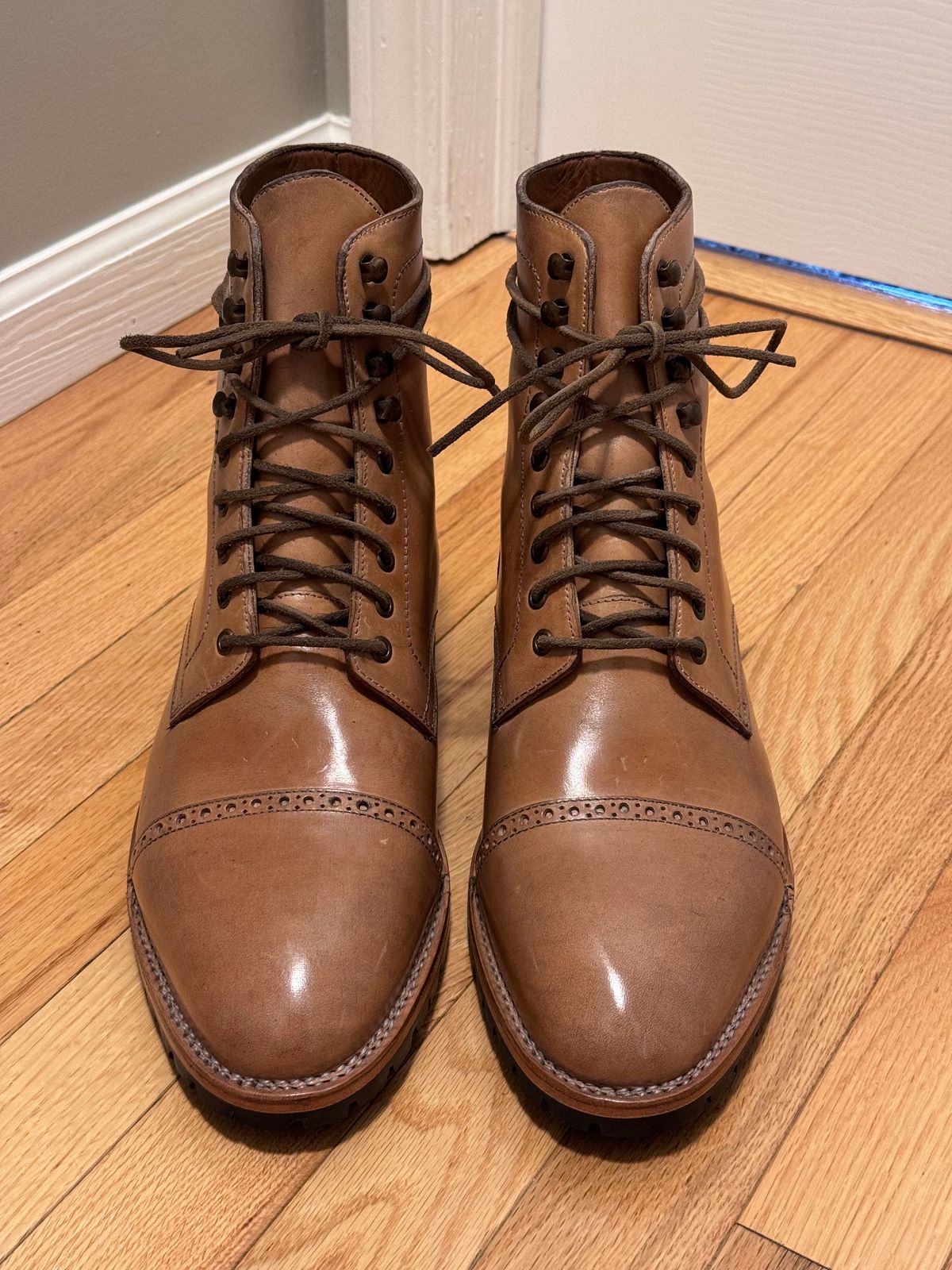 Photo by christianr on October 2, 2023 of the Blkbrd Shoemaker Rudiger Service Boot in Maryam Natural TPR Horsebutt.