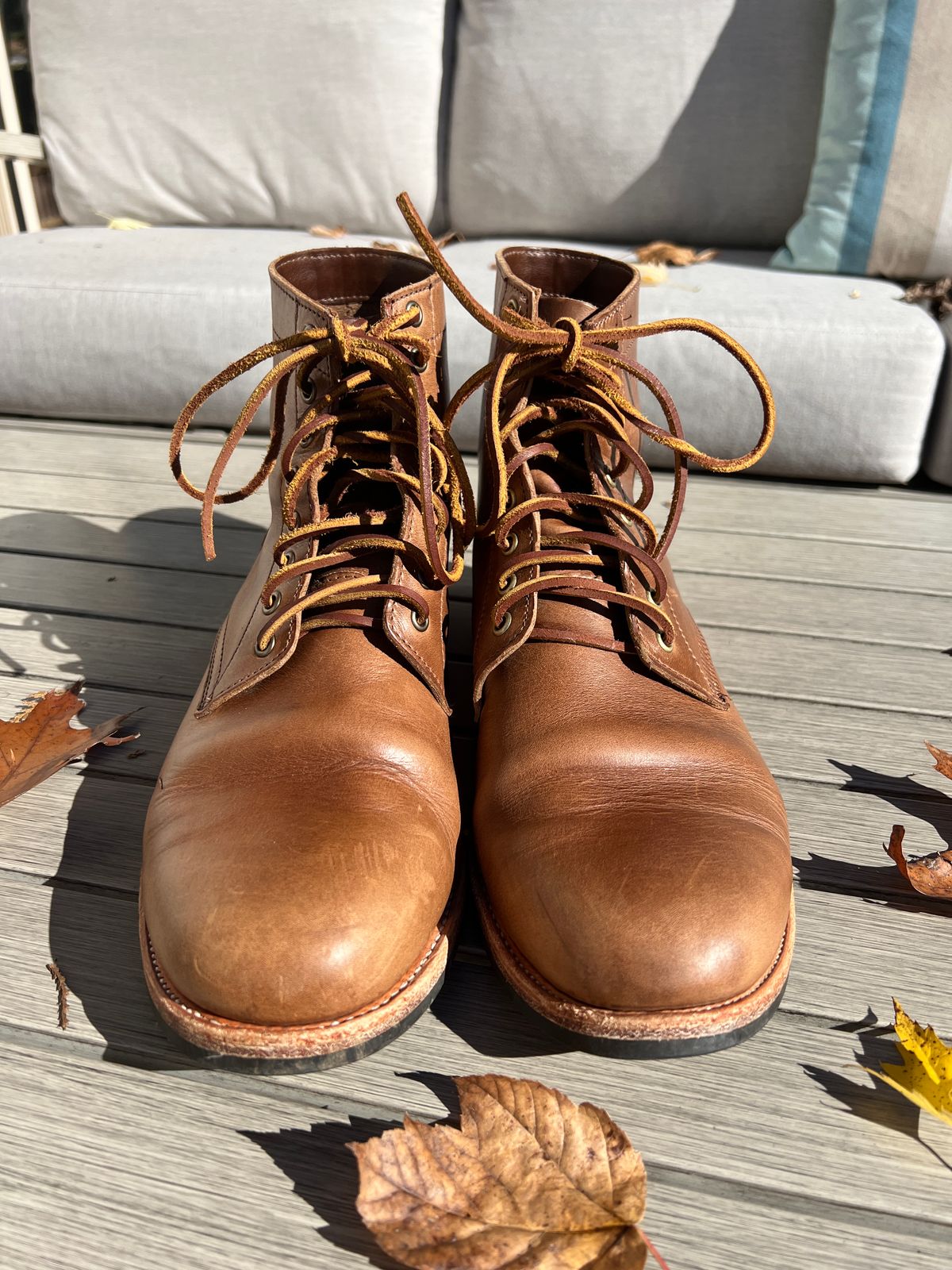 Photo by Benjamnb on November 3, 2022 of the Oak Street Bootmakers Trench Boot in Horween Natural Chromexcel.
