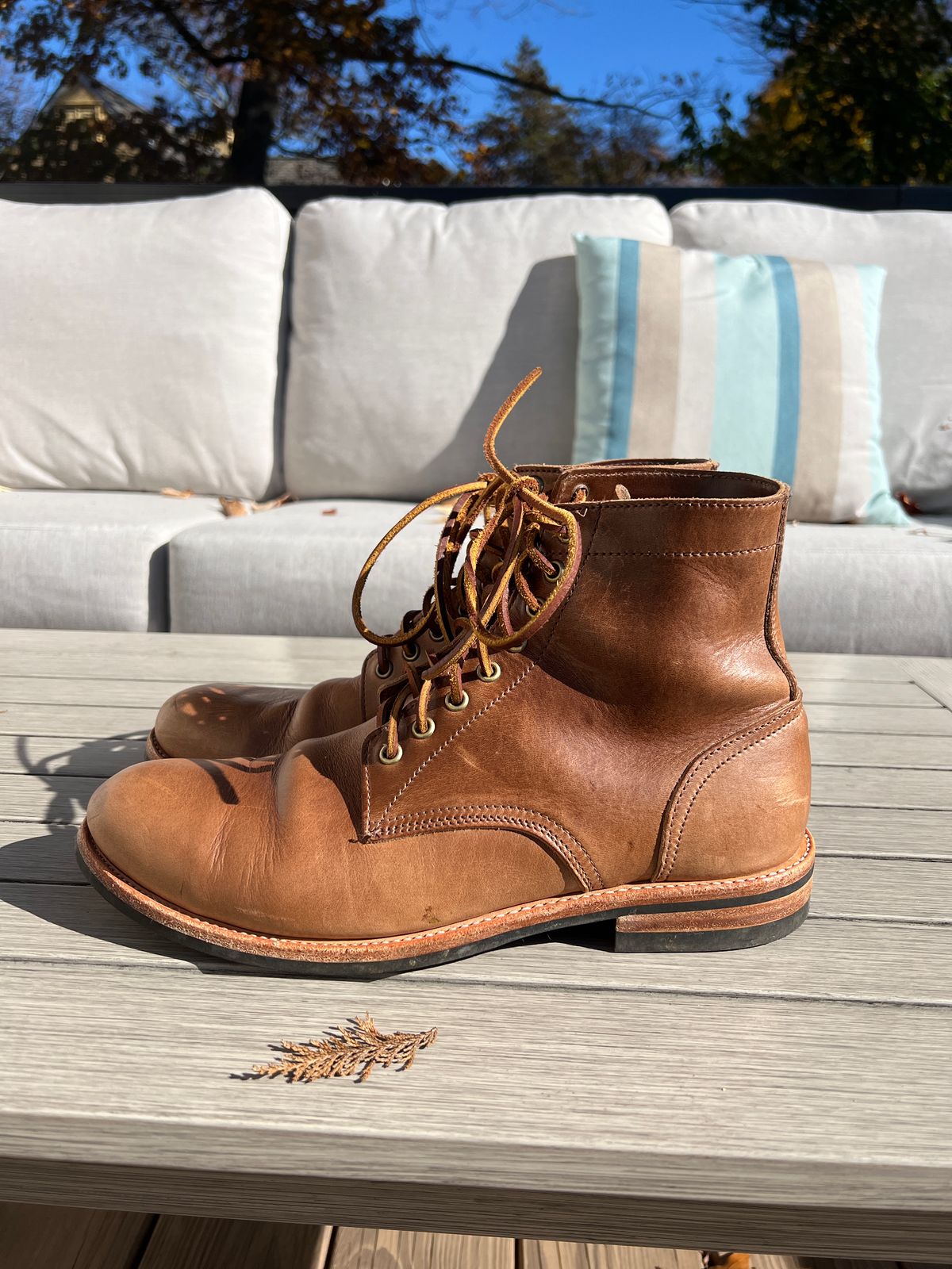 Photo by Benjamnb on November 3, 2022 of the Oak Street Bootmakers Trench Boot in Horween Natural Chromexcel.