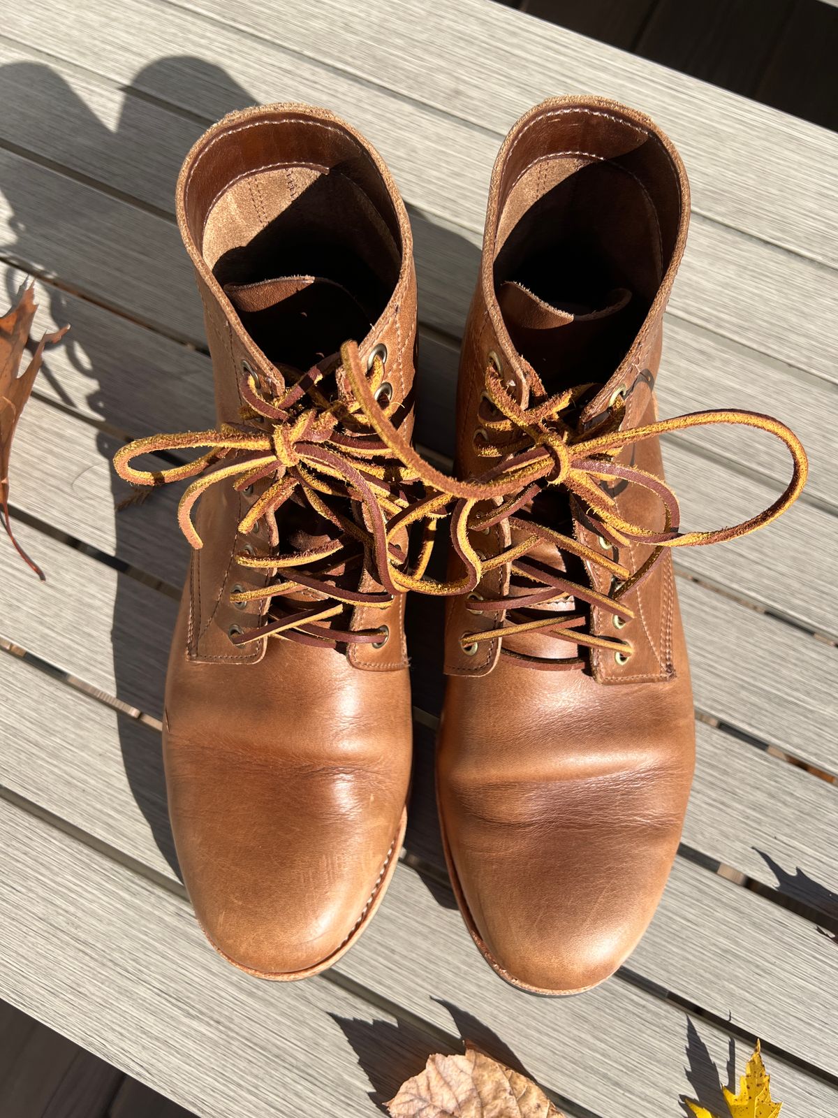 Photo by Benjamnb on November 3, 2022 of the Oak Street Bootmakers Trench Boot in Horween Natural Chromexcel.