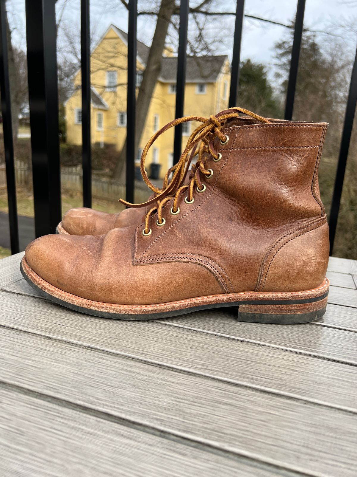 Photo by Benjamnb on February 5, 2023 of the Oak Street Bootmakers Trench Boot in Horween Natural Chromexcel.