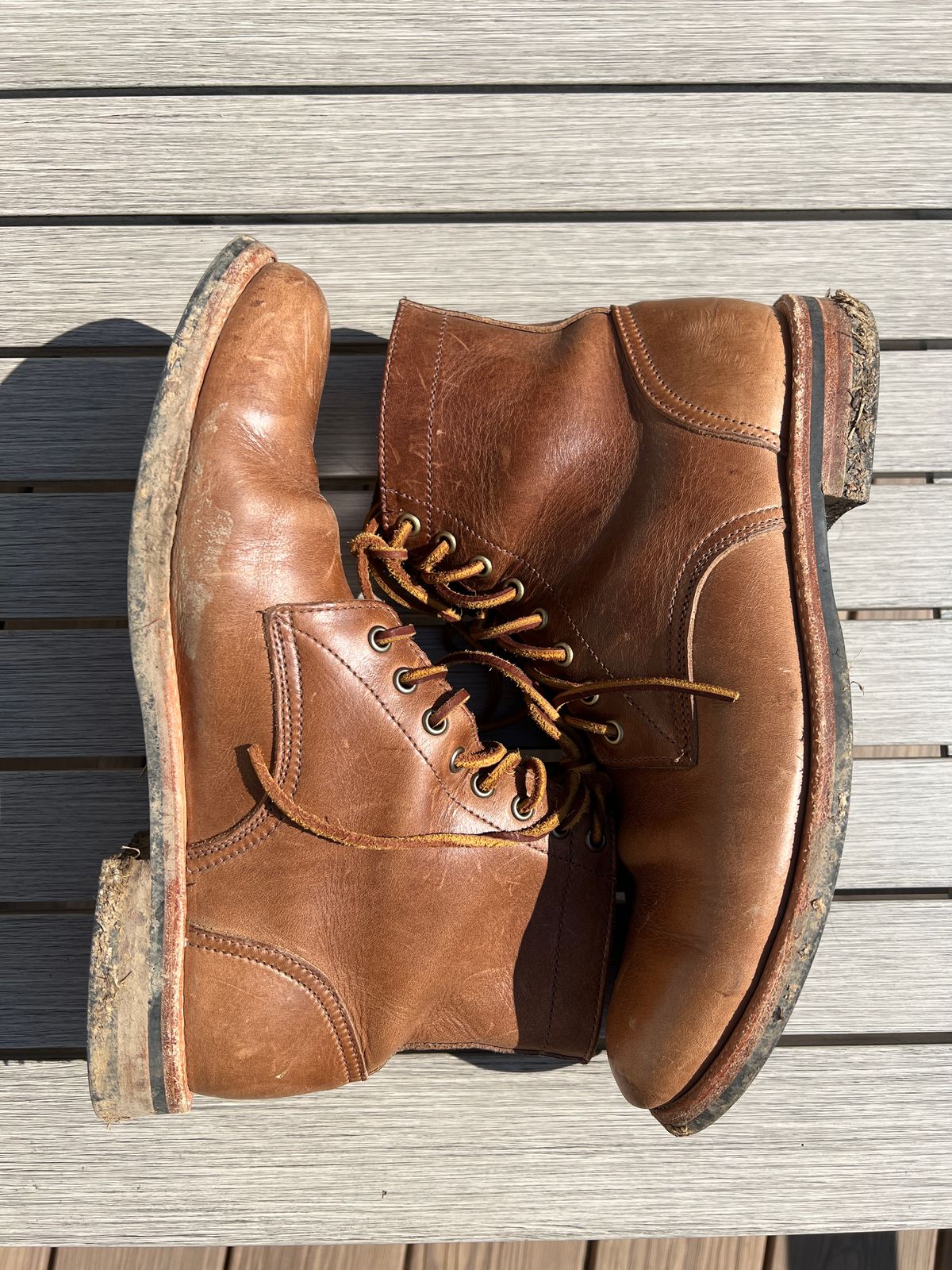 Photo by Benjamnb on March 5, 2023 of the Oak Street Bootmakers Trench Boot in Horween Natural Chromexcel.