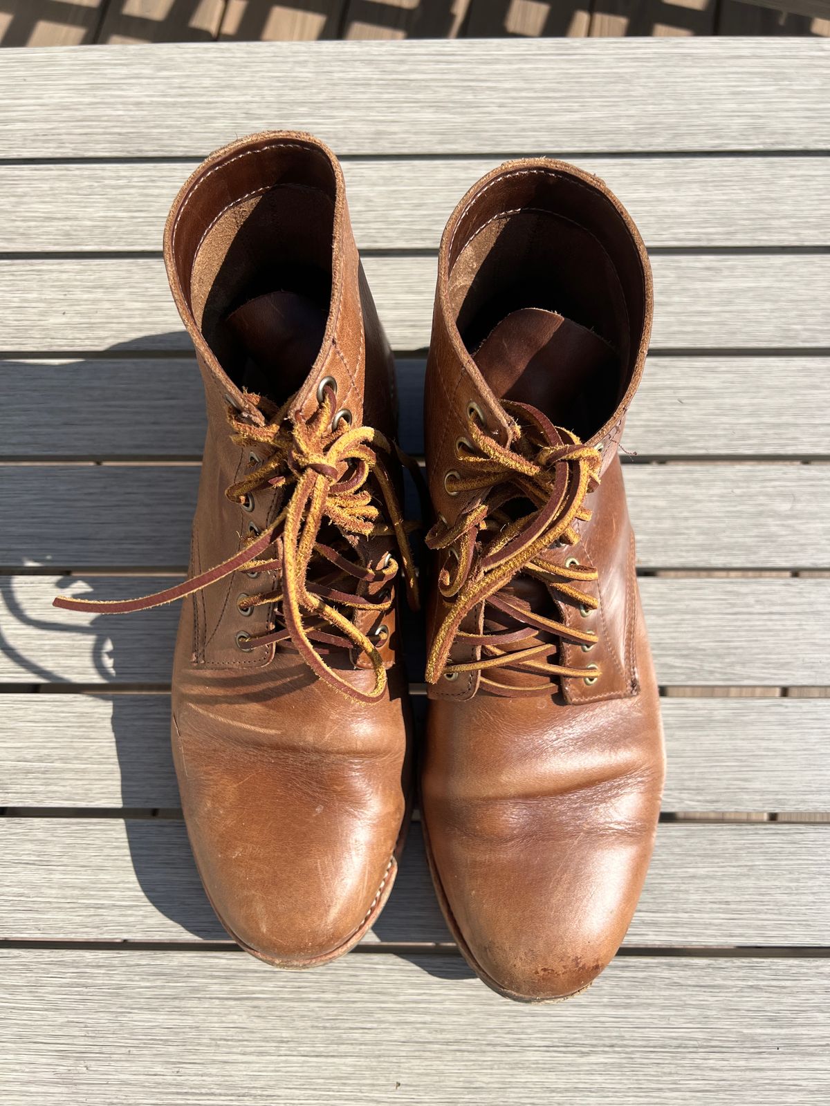 Photo by Benjamnb on March 5, 2023 of the Oak Street Bootmakers Trench Boot in Horween Natural Chromexcel.