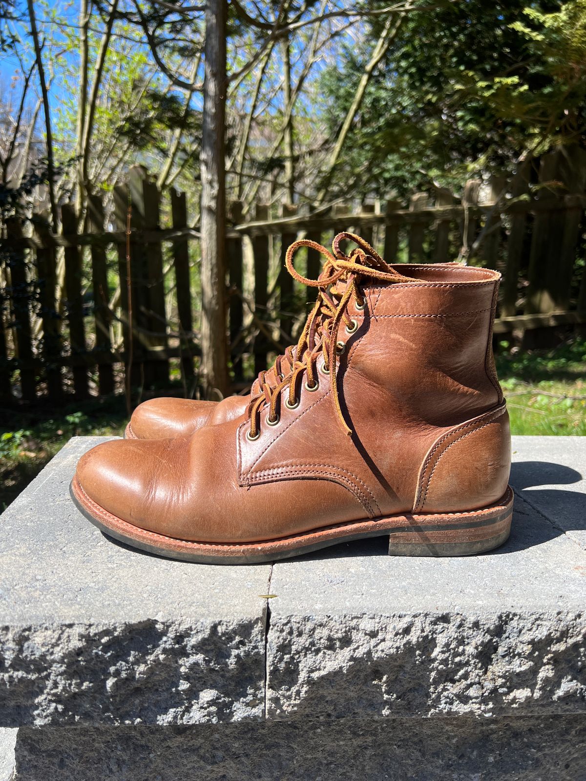 Photo by Benjamnb on April 2, 2023 of the Oak Street Bootmakers Trench Boot in Horween Natural Chromexcel.