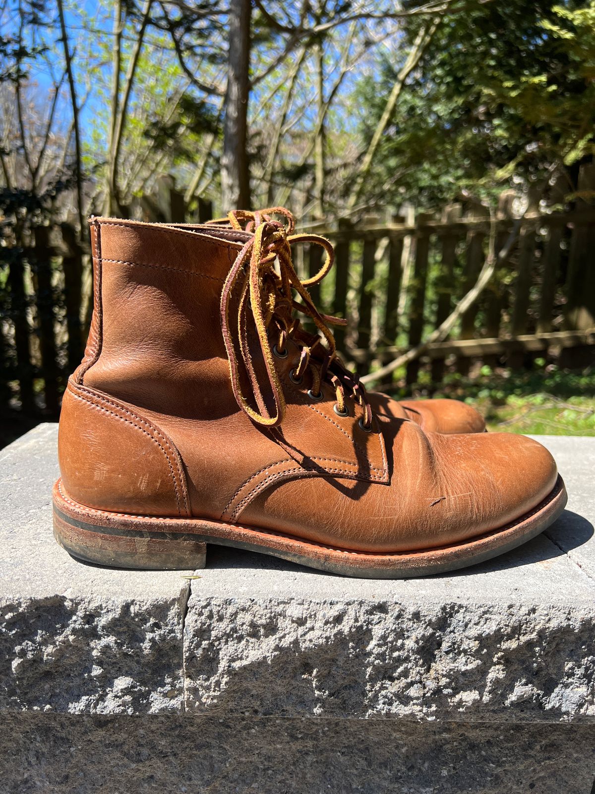 Photo by Benjamnb on April 2, 2023 of the Oak Street Bootmakers Trench Boot in Horween Natural Chromexcel.