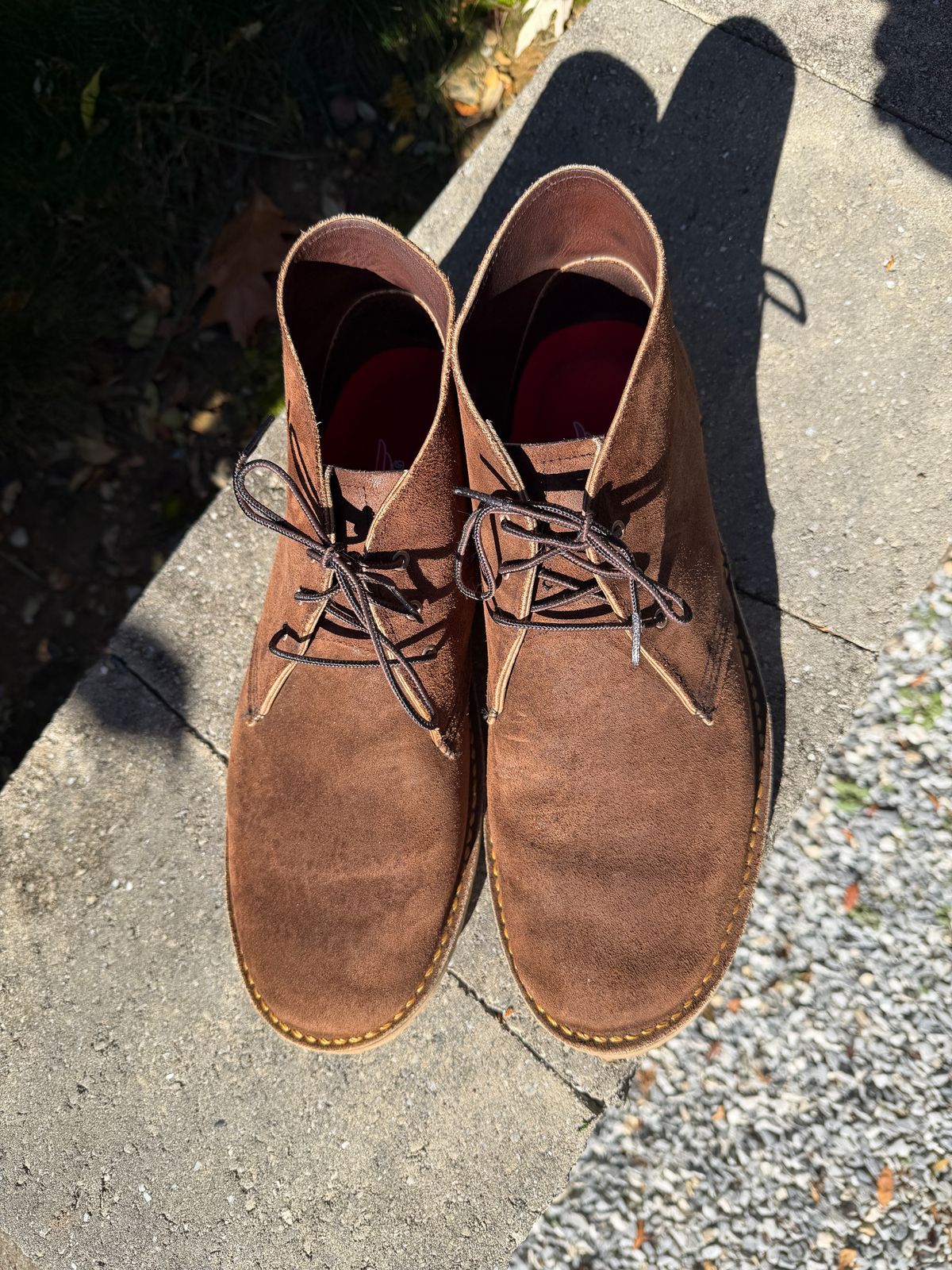 Photo by Benjamnb on November 4, 2025 of the Red Wing Weekender Chukka in Chocolate Muleskinner.