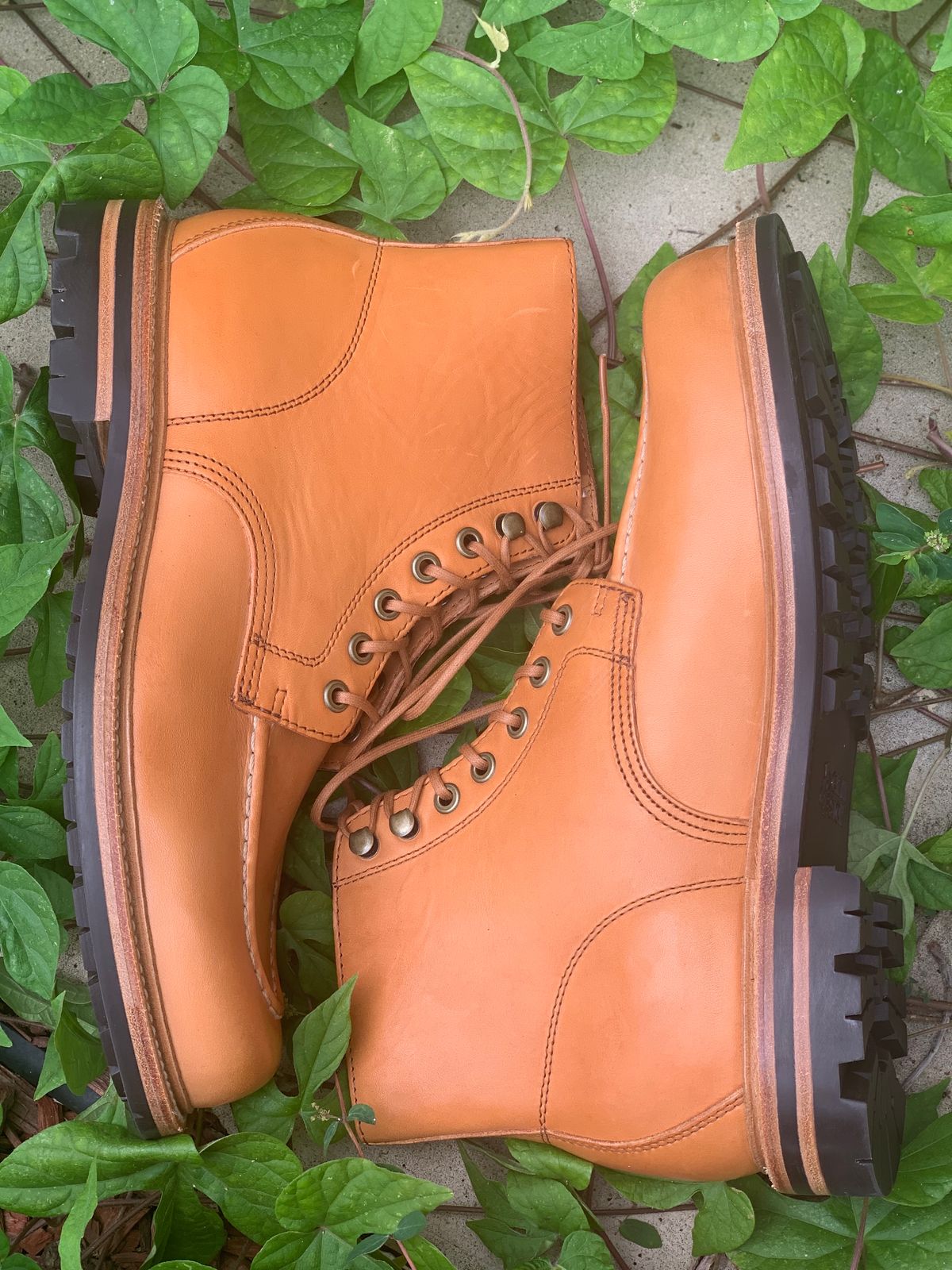 Photo by APoll95 on October 1, 2022 of the Grant Stone Brass Boot in Horween Natural Essex.