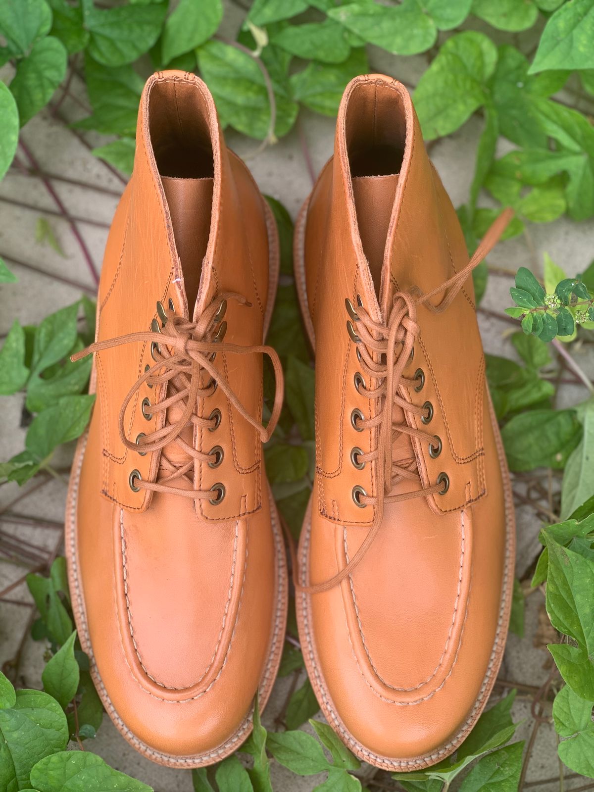 Photo by APoll95 on October 1, 2022 of the Grant Stone Brass Boot in Horween Natural Essex.