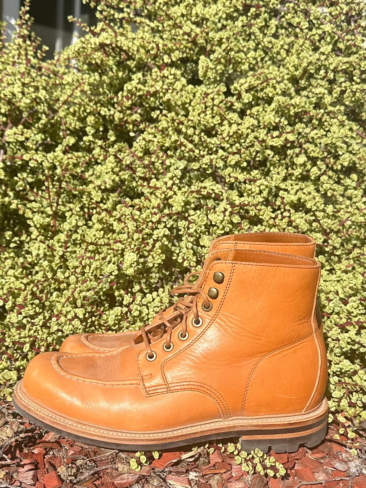Photo by APoll95 on November 4, 2022 of the Grant Stone Brass Boot in Horween Natural Essex.