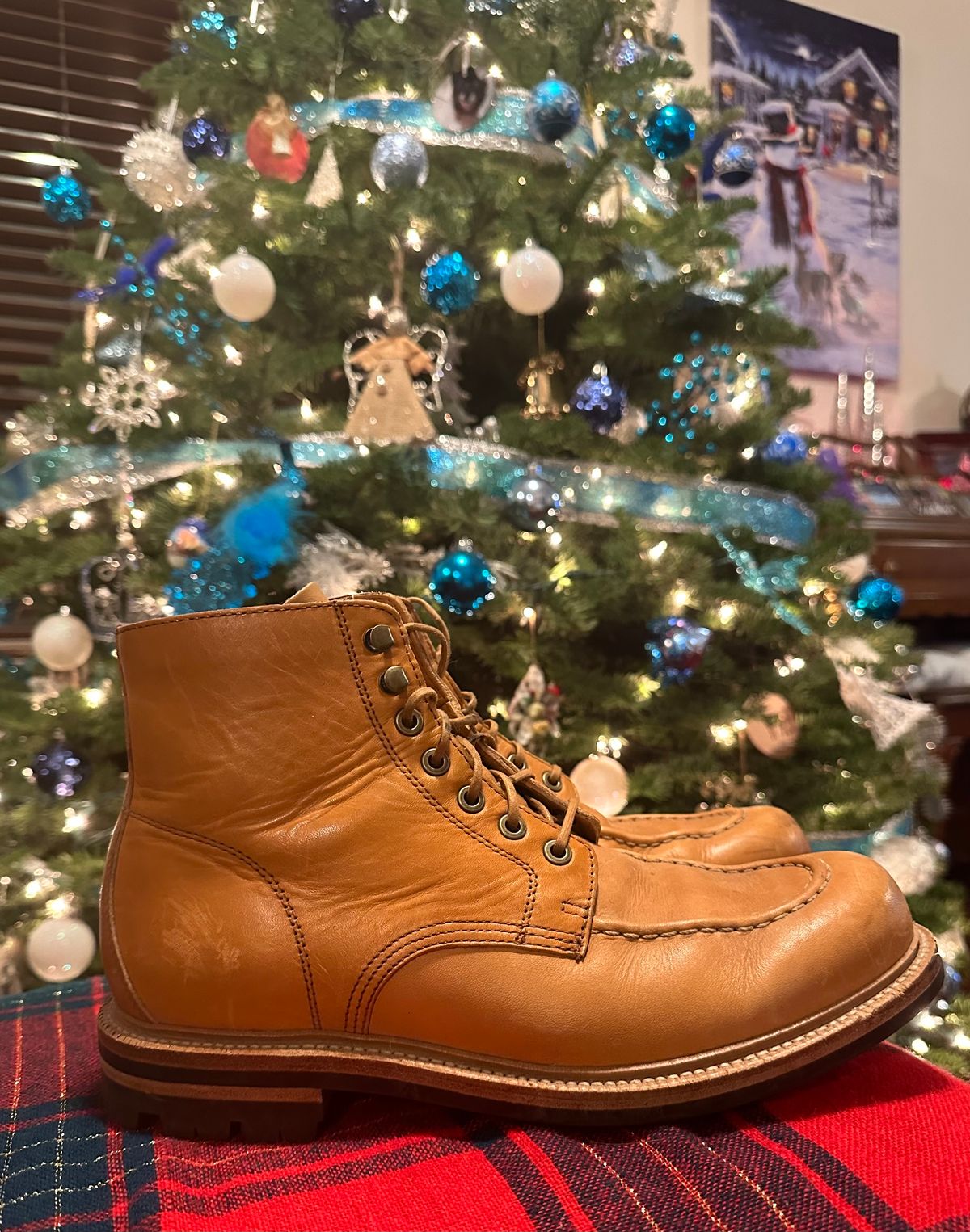 Photo by APoll95 on December 6, 2022 of the Grant Stone Brass Boot in Horween Natural Essex.