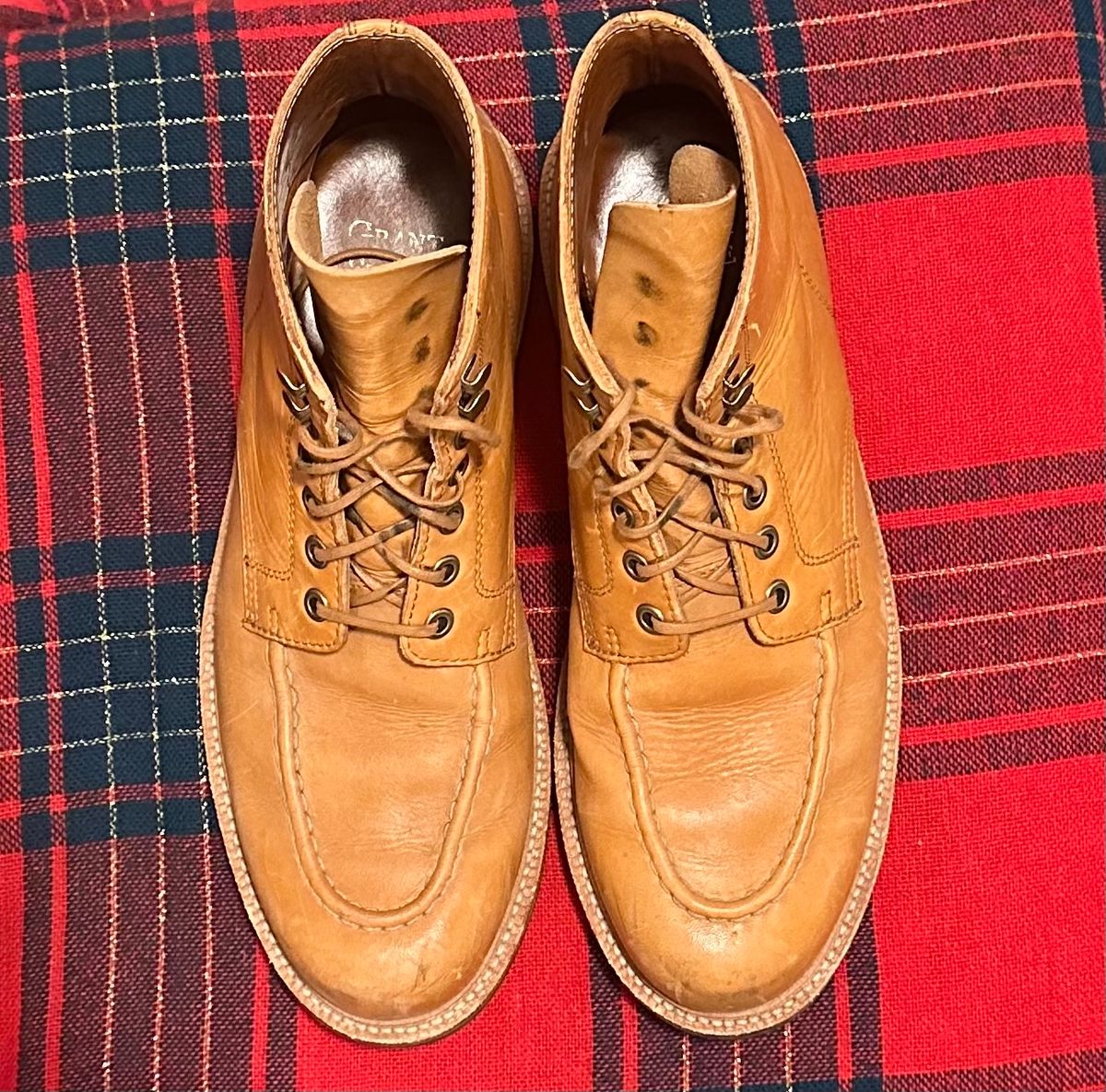 Photo by APoll95 on December 6, 2022 of the Grant Stone Brass Boot in Horween Natural Essex.