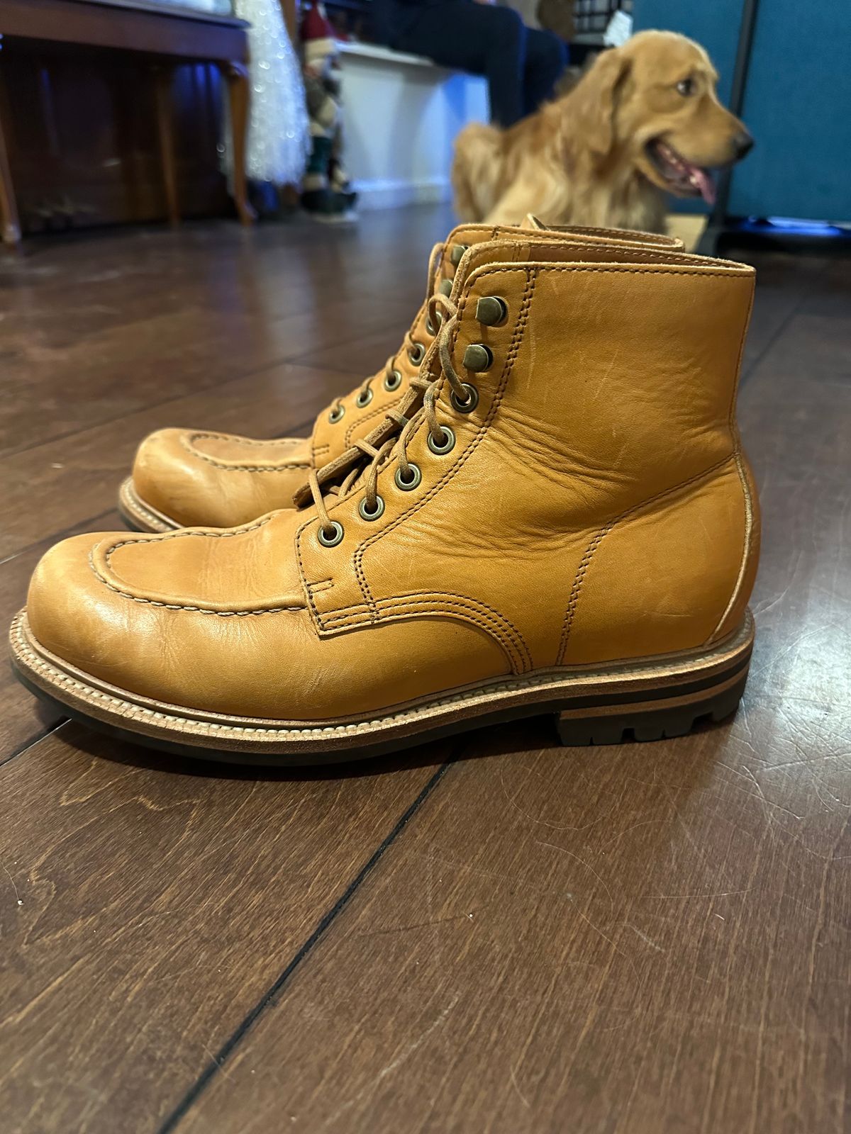 Photo by APoll95 on January 6, 2023 of the Grant Stone Brass Boot in Horween Natural Essex.