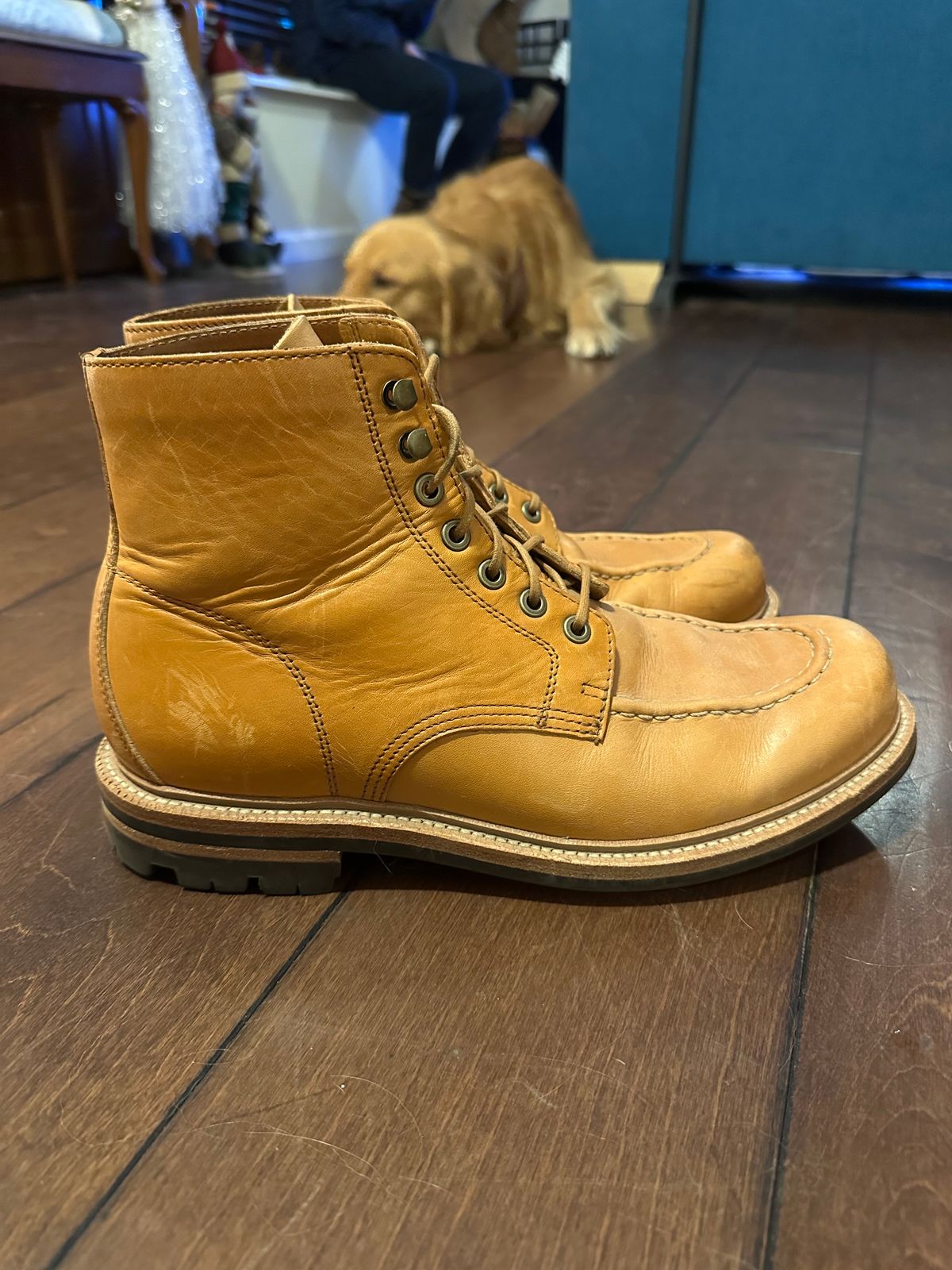 Photo by APoll95 on January 6, 2023 of the Grant Stone Brass Boot in Horween Natural Essex.