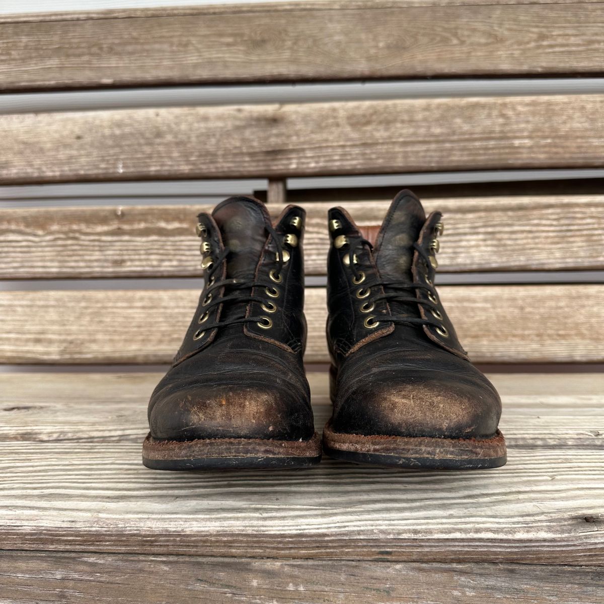 Photo by lydialove on January 1, 2024 of the Grant Stone Nora Boot in Horween Black Chromexcel.