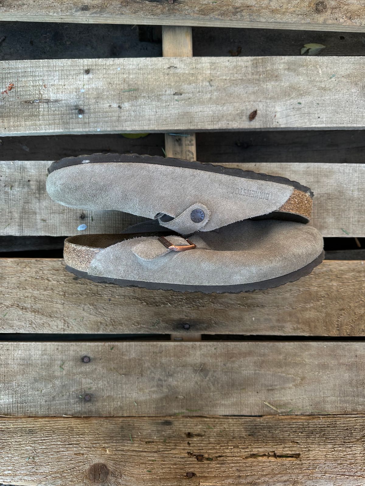 Photo by lydialove on December 4, 2023 of the Birkenstock Boston in Taupe Suede.