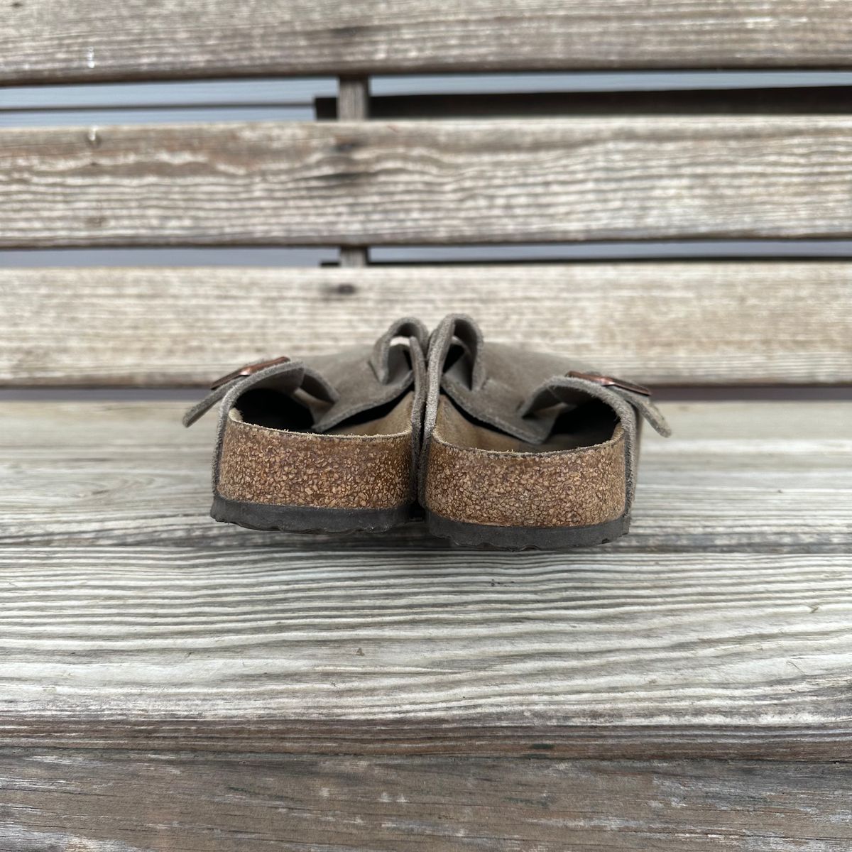 Photo by lydialove on January 1, 2024 of the Birkenstock Boston in Taupe Suede.