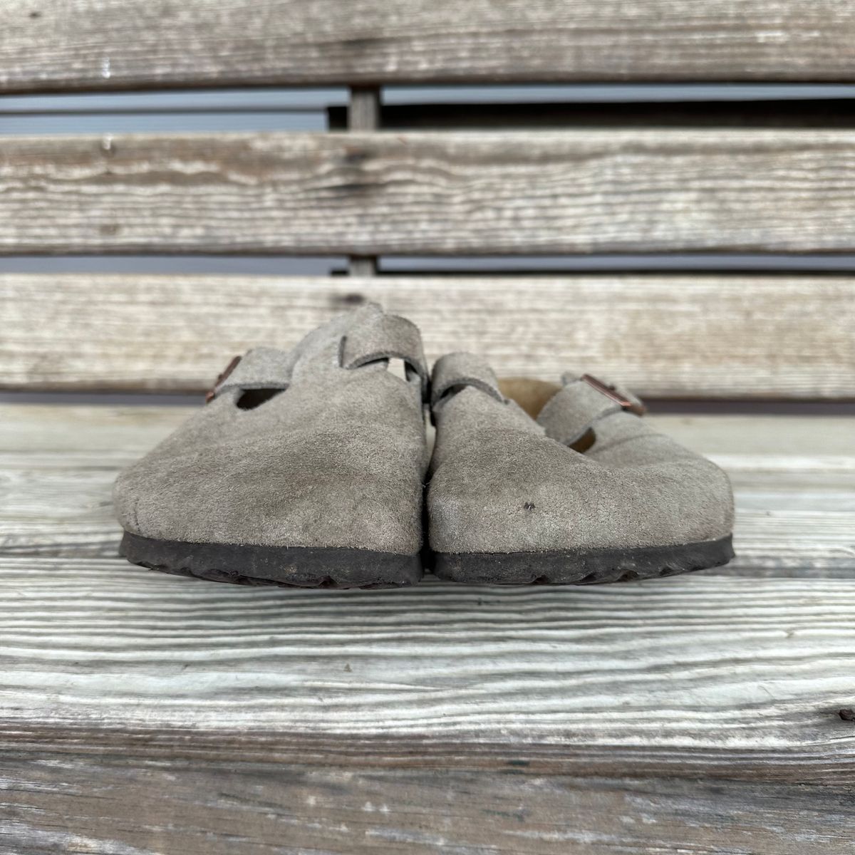 Photo by lydialove on January 1, 2024 of the Birkenstock Boston in Taupe Suede.
