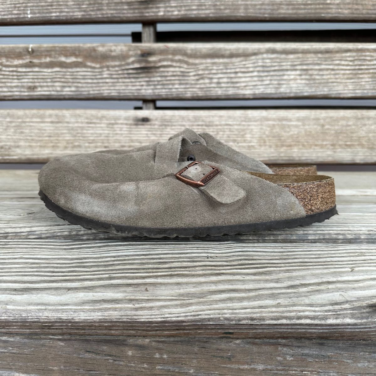 Photo by lydialove on January 1, 2024 of the Birkenstock Boston in Taupe Suede.