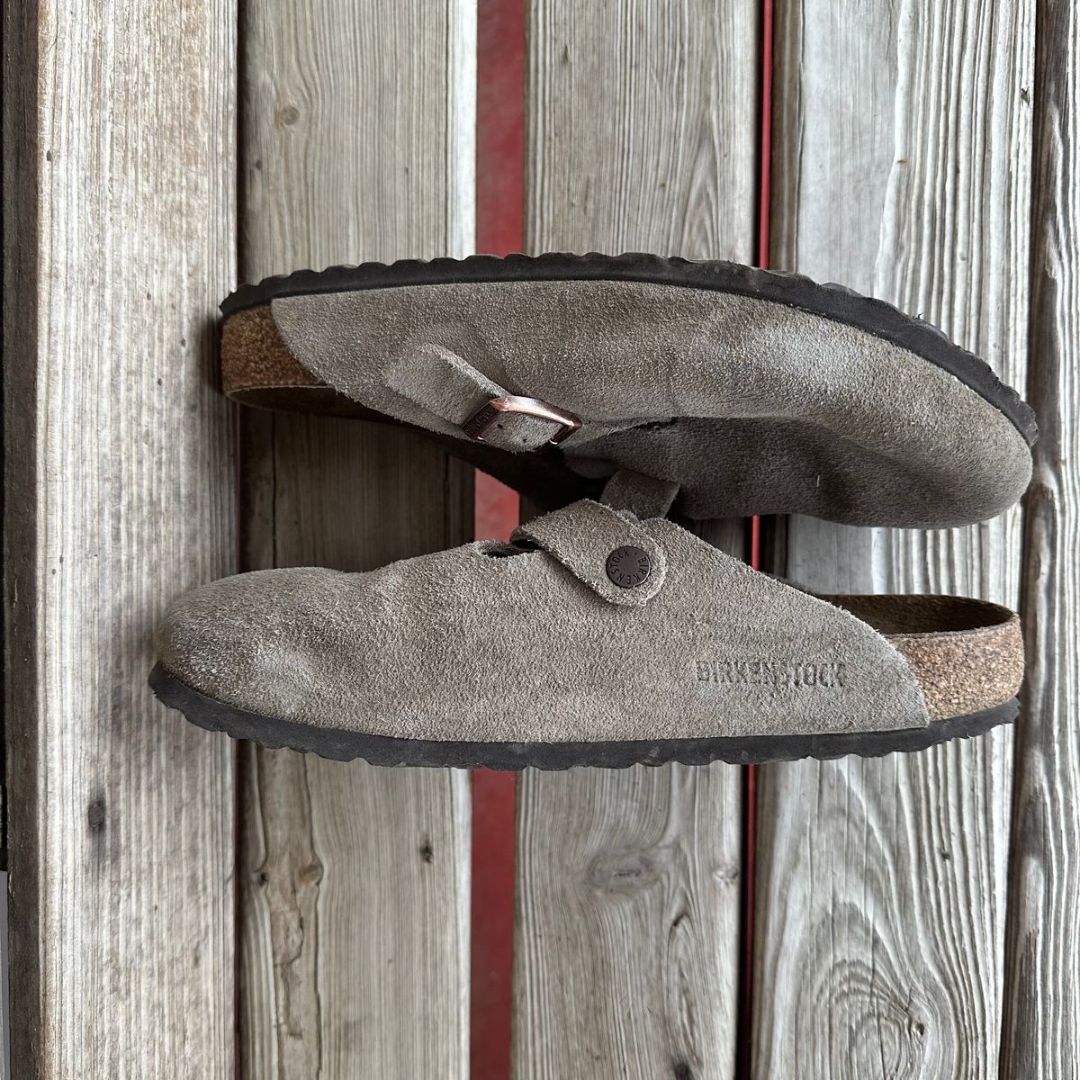 Photo by lydialove on January 1, 2024 of the Birkenstock Boston in Taupe Suede.