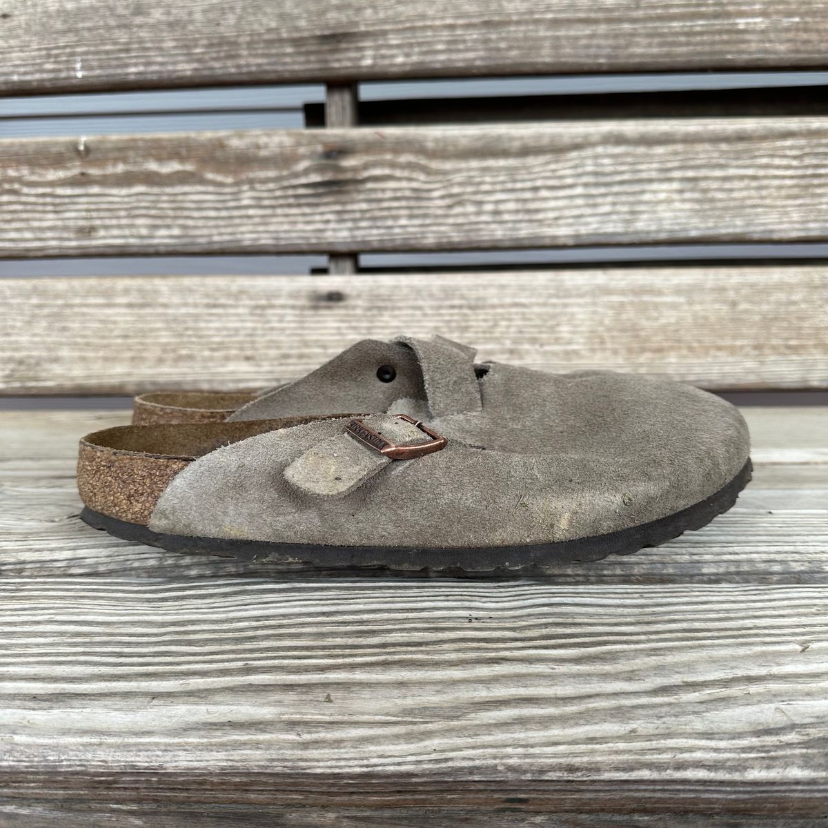 Photo by lydialove on January 1, 2024 of the Birkenstock Boston in Taupe Suede.
