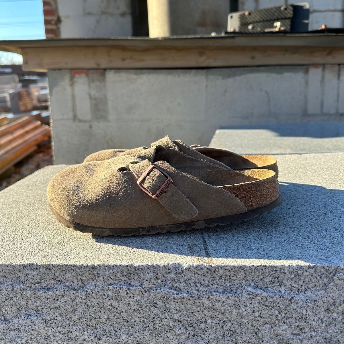 Photo by lydialove on February 5, 2024 of the Birkenstock Boston in Taupe Suede.