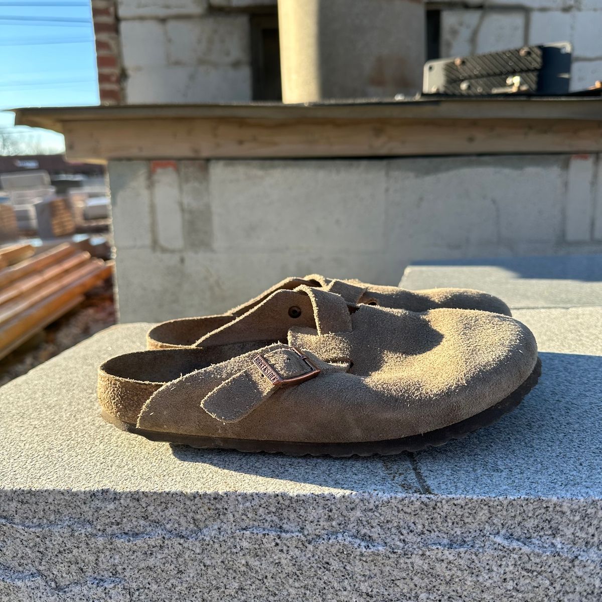 Photo by lydialove on February 5, 2024 of the Birkenstock Boston in Taupe Suede.