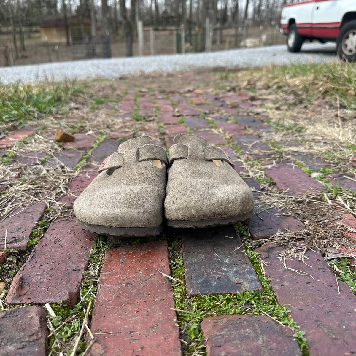 Photo by lydialove on March 2, 2024 of the Birkenstock Boston in Taupe Suede.