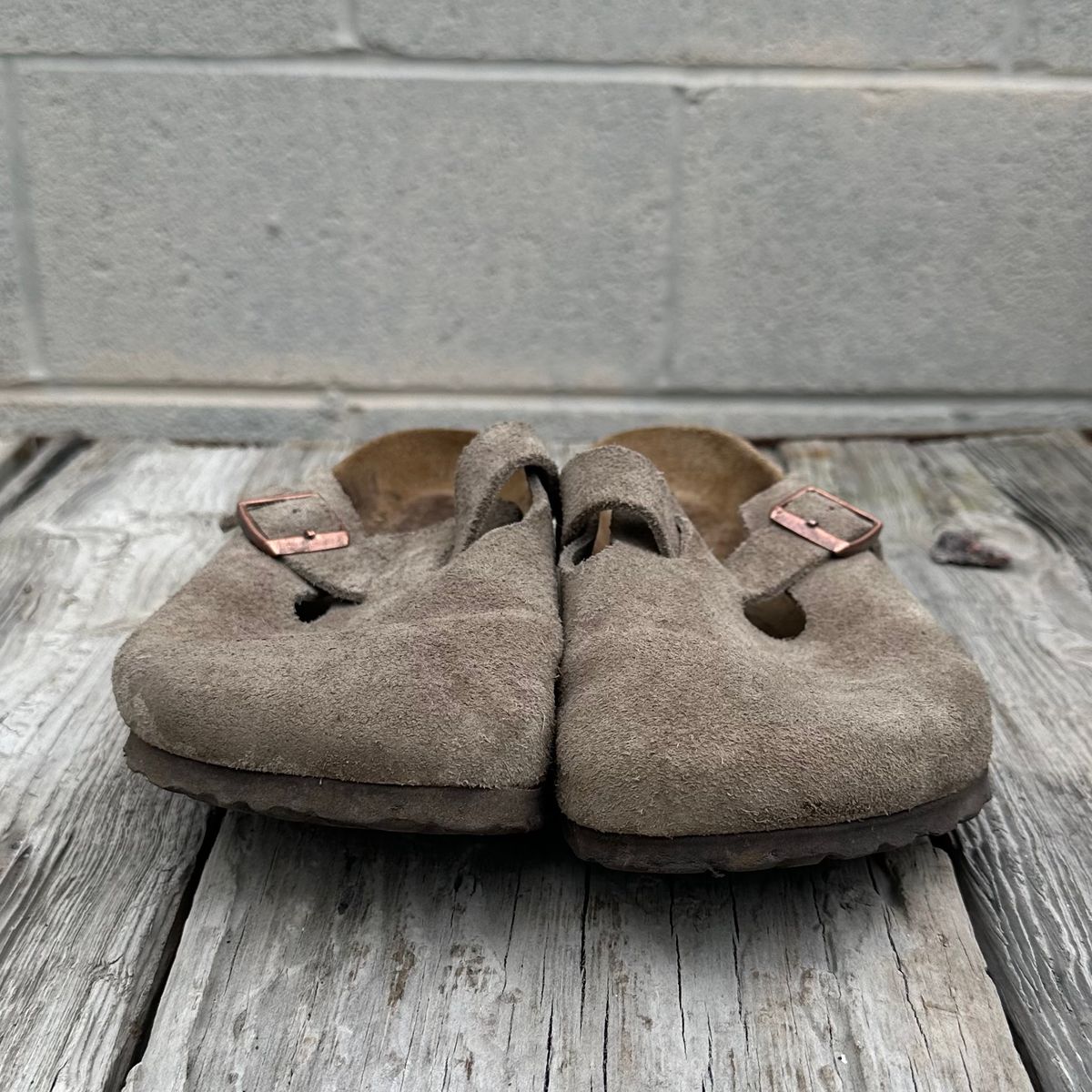 Photo by lydialove on April 1, 2024 of the Birkenstock Boston in Taupe Suede.
