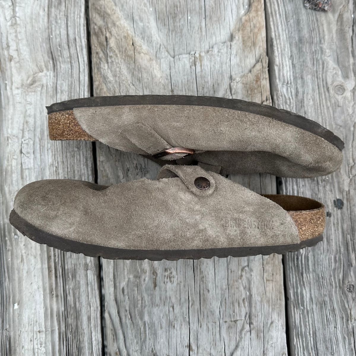 Photo by lydialove on April 1, 2024 of the Birkenstock Boston in Taupe Suede.