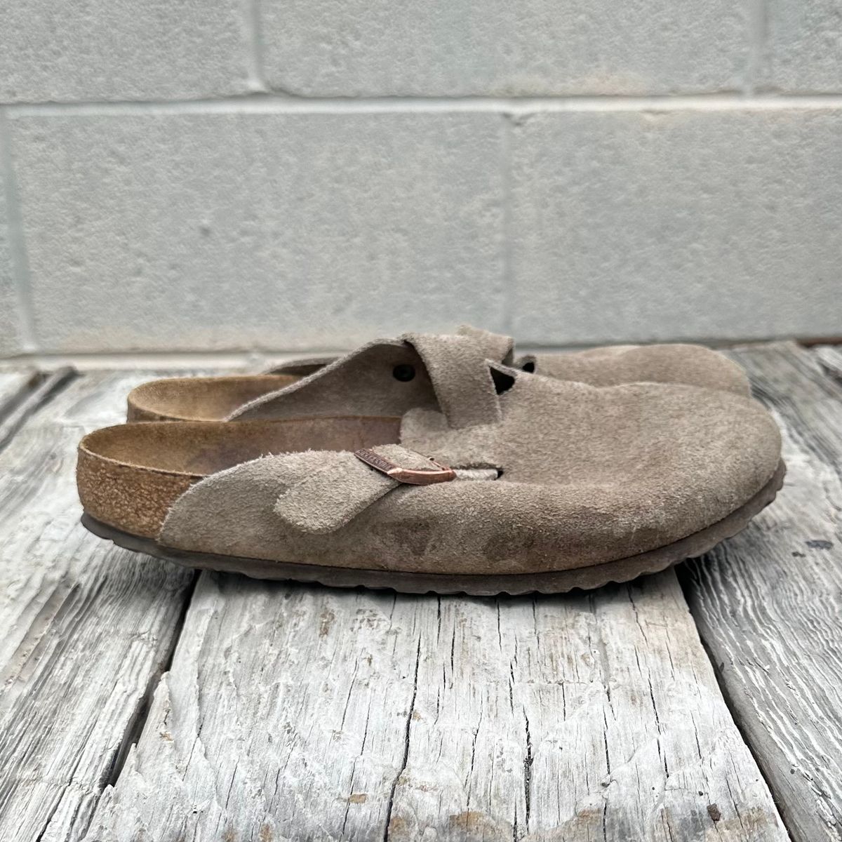 Photo by lydialove on April 1, 2024 of the Birkenstock Boston in Taupe Suede.