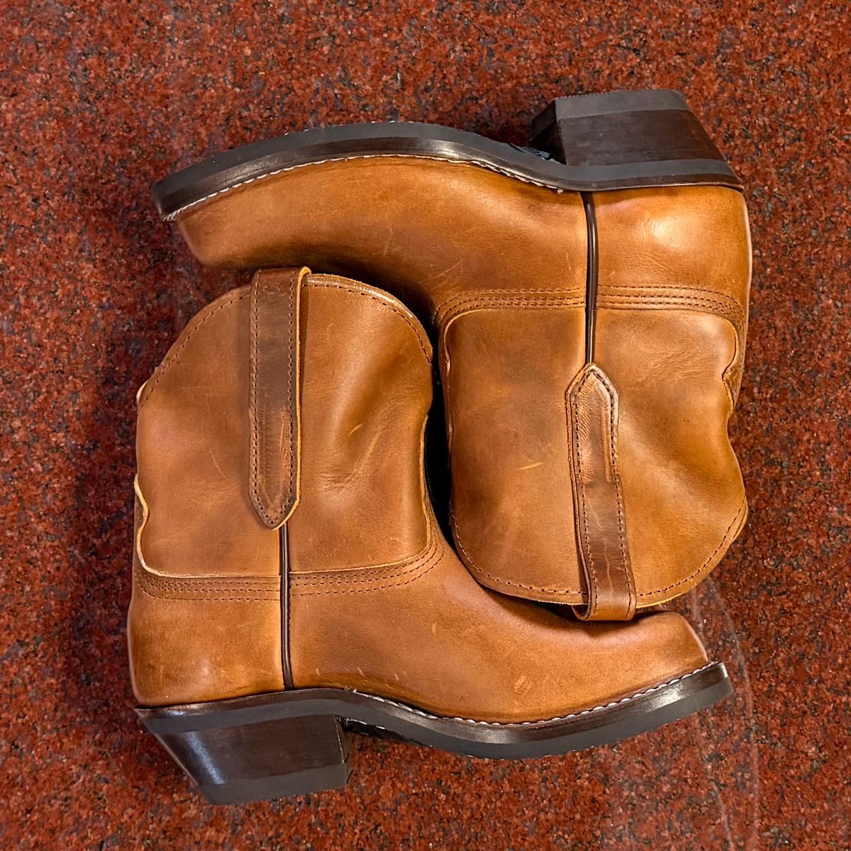 Photo by lydialove on November 1, 2025 of the Nicks Palouse in Horween Orange Predator.