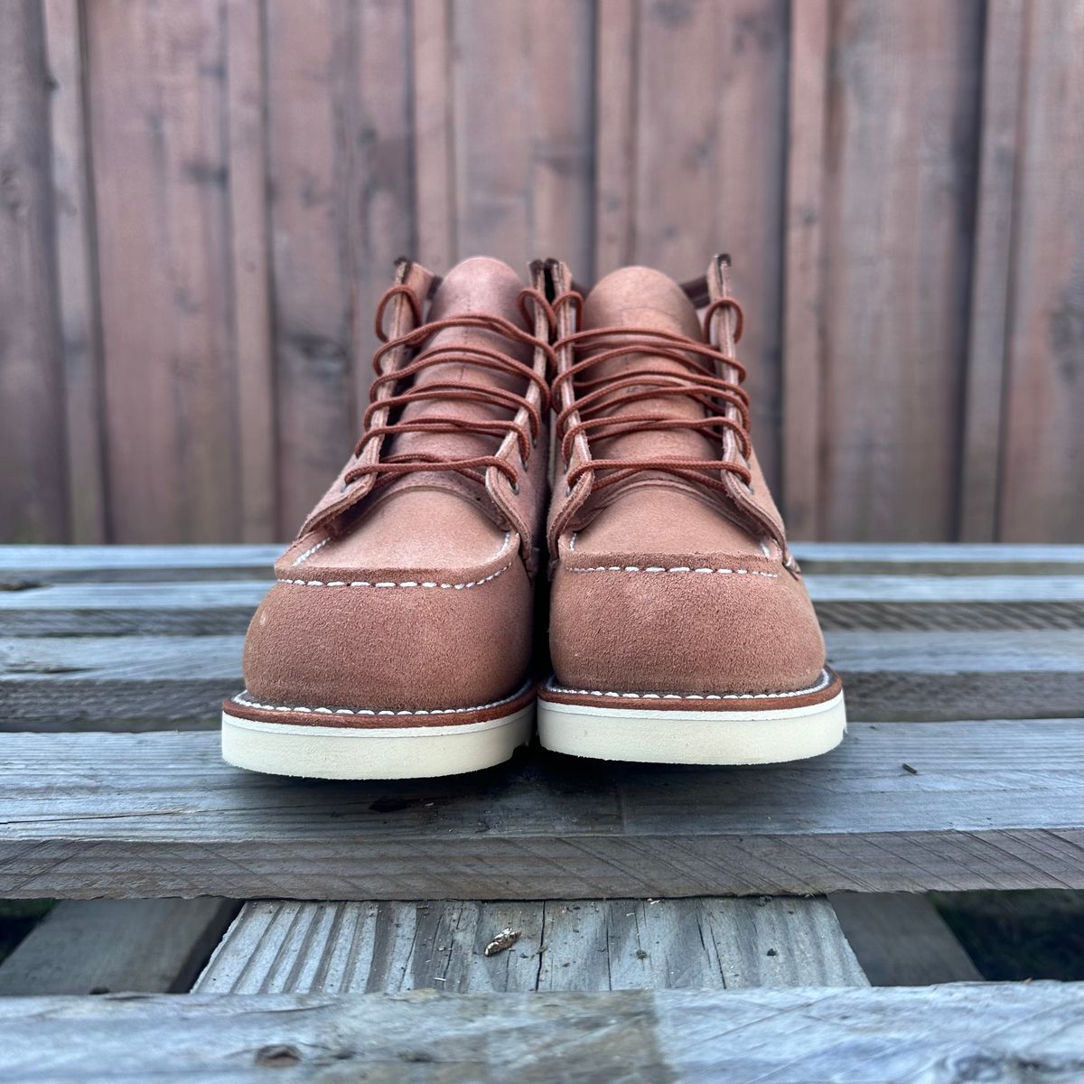 Photo by lydialove on October 2, 2024 of the Red Wing 6-Inch Classic Moc in Dusty Rose Roughout Abilene Leather.