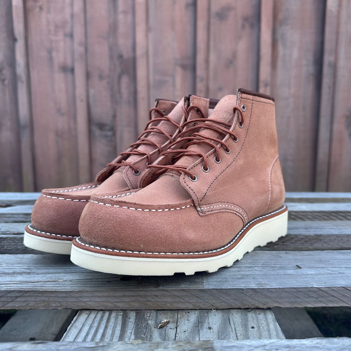 Photo by lydialove on October 2, 2024 of the Red Wing 6-Inch Classic Moc in Dusty Rose Roughout Abilene Leather.
