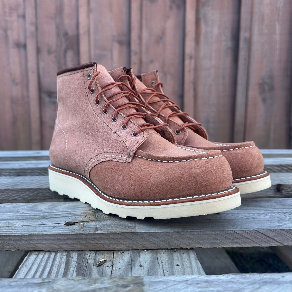 Photo by lydialove on October 2, 2024 of the Red Wing 6-Inch Classic Moc in Dusty Rose Roughout Abilene Leather.