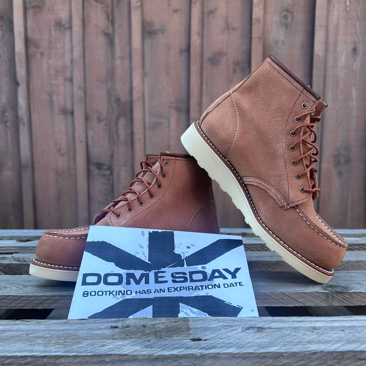 Photo by lydialove on October 2, 2024 of the Red Wing 6-Inch Classic Moc in Dusty Rose Roughout Abilene Leather.
