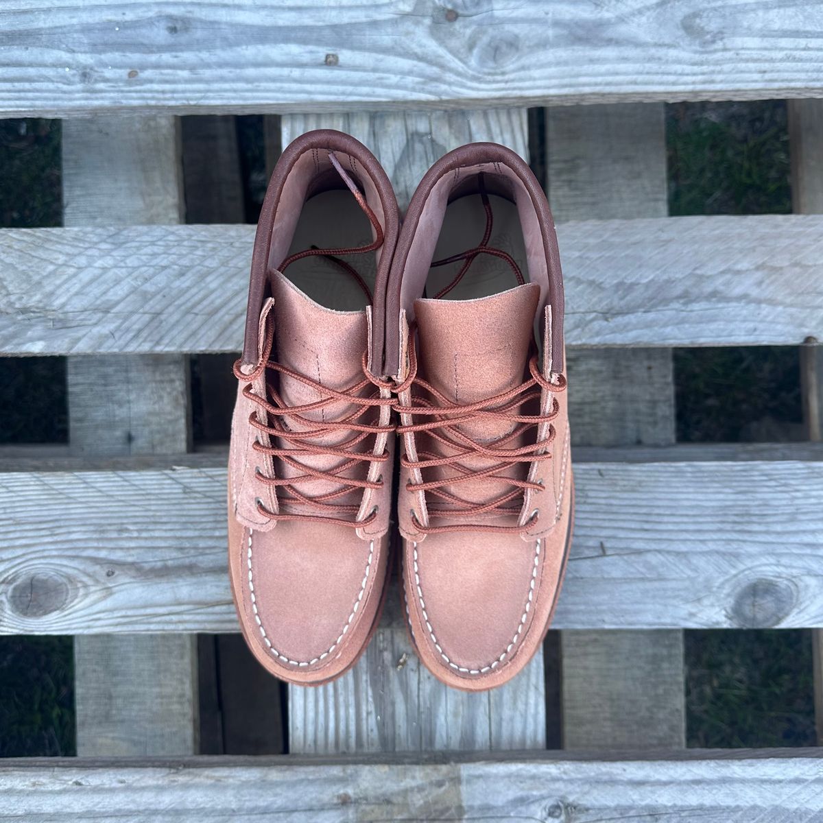 Photo by lydialove on October 2, 2024 of the Red Wing 6-Inch Classic Moc in Dusty Rose Roughout Abilene Leather.