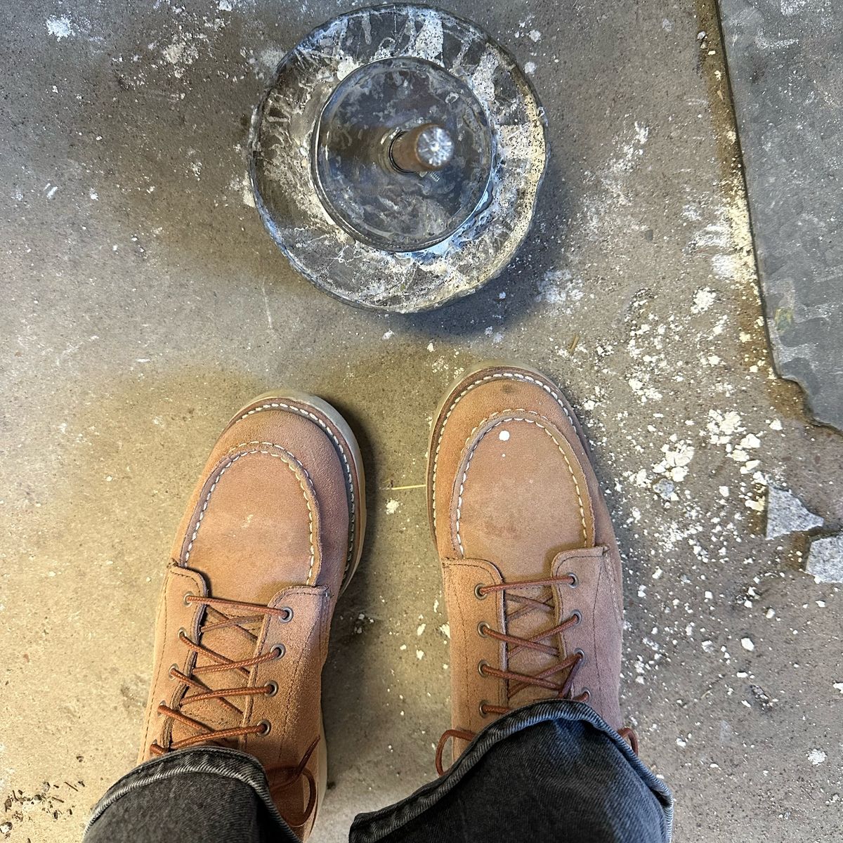 Photo by lydialove on October 9, 2024 of the Red Wing 6-Inch Classic Moc in Dusty Rose Roughout Abilene Leather.