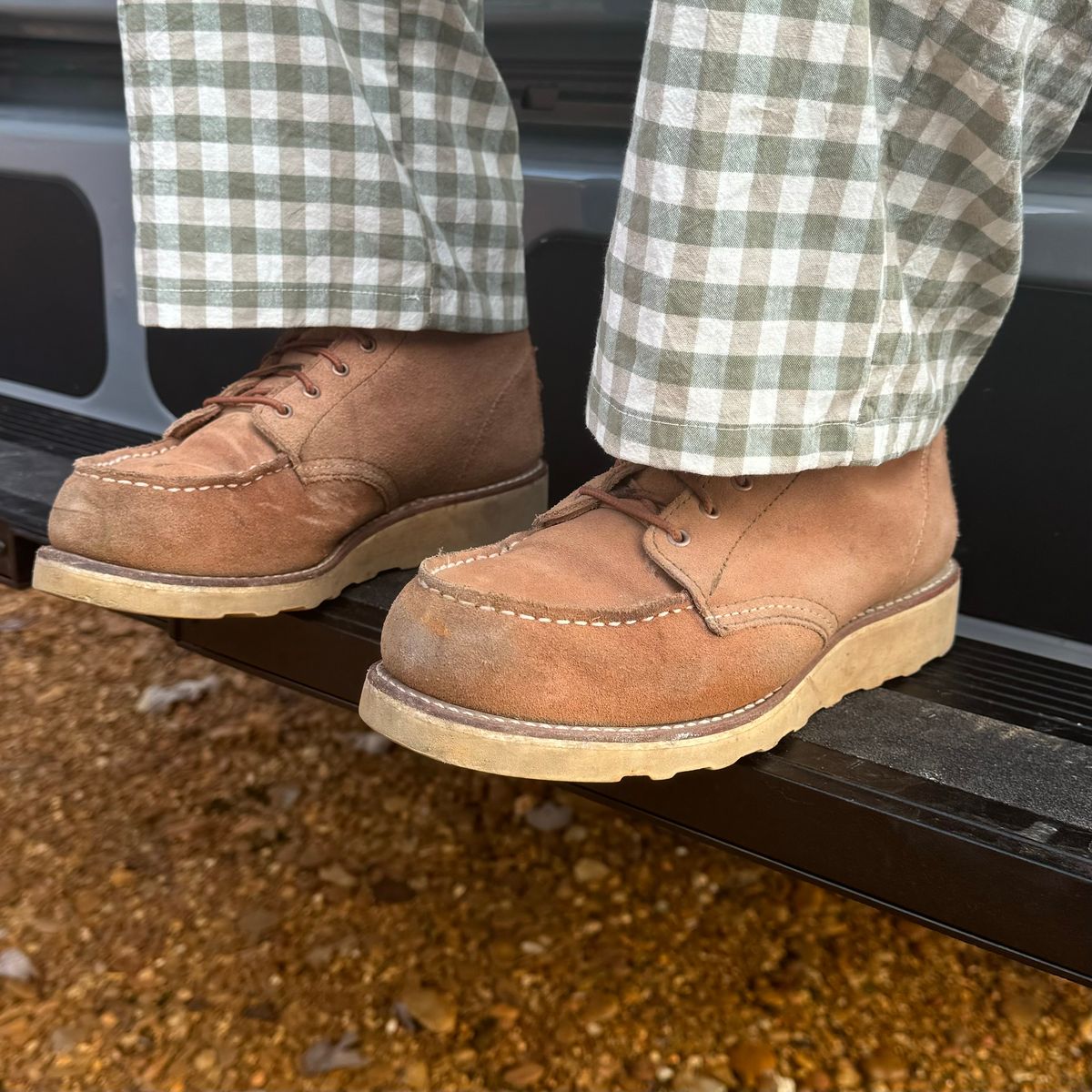 Photo by lydialove on November 3, 2024 of the Red Wing 6-Inch Classic Moc in Dusty Rose Roughout Abilene Leather.