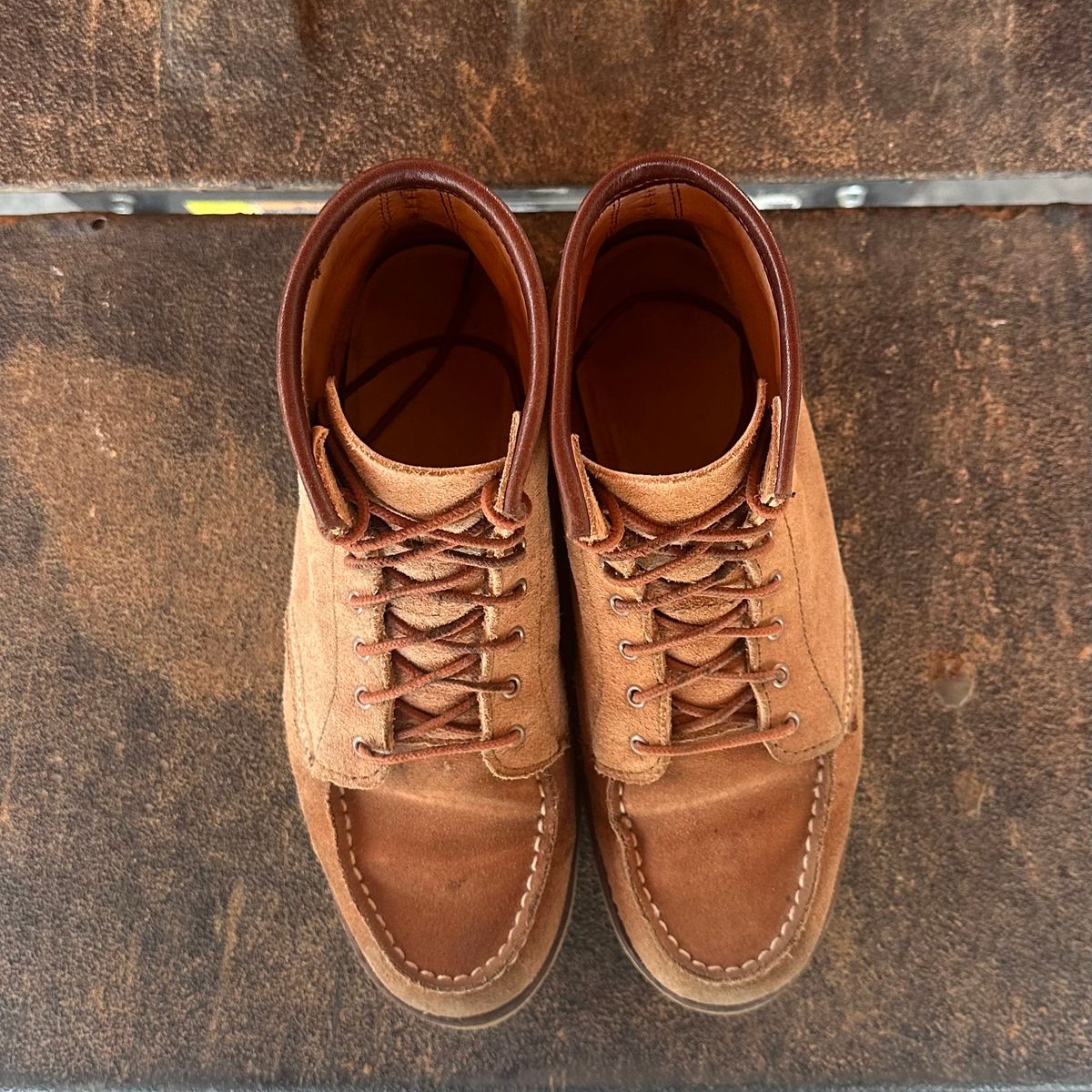 Photo by lydialove on November 3, 2024 of the Red Wing 6-Inch Classic Moc in Dusty Rose Roughout Abilene Leather.