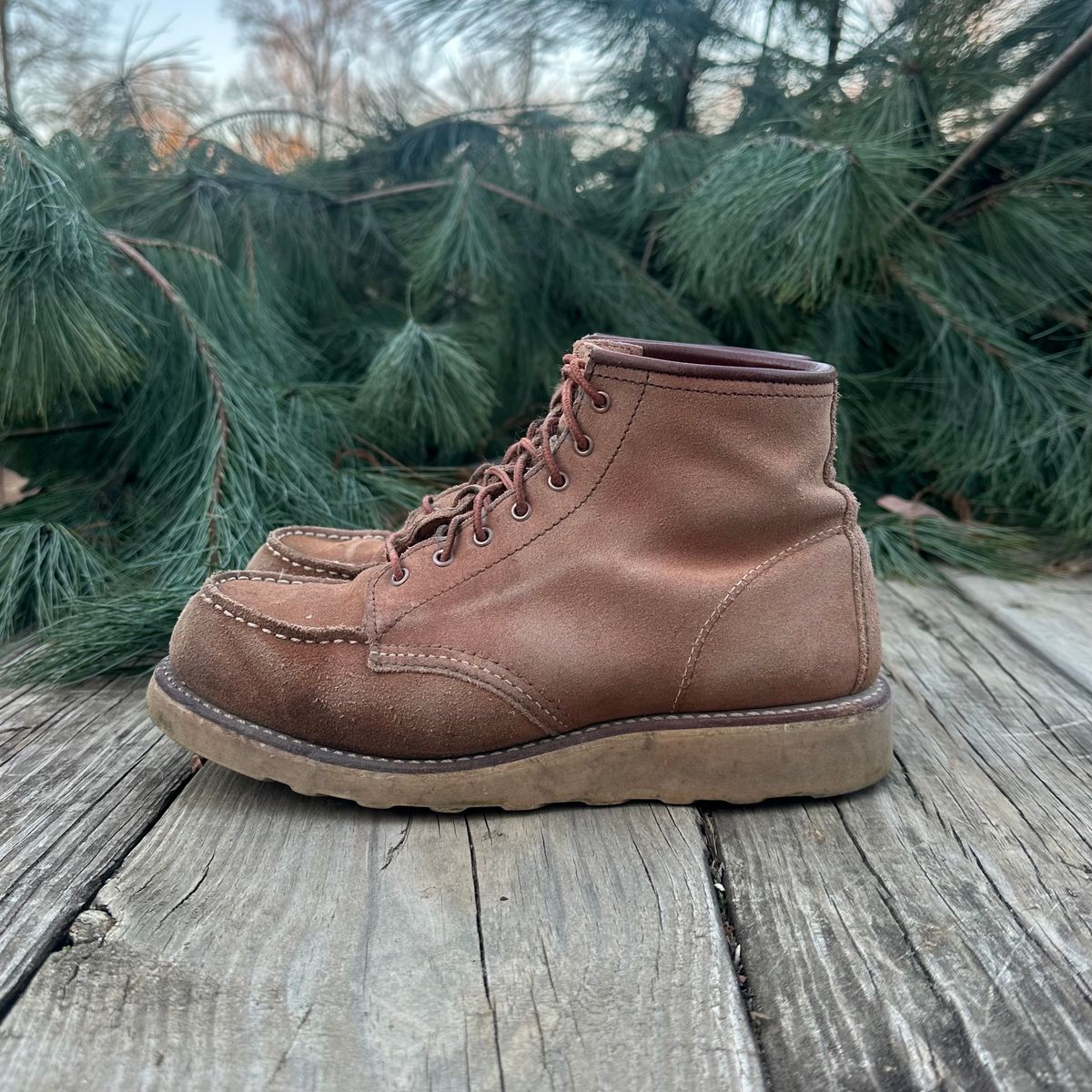 Photo by lydialove on December 5, 2024 of the Red Wing 6-Inch Classic Moc in Dusty Rose Roughout Abilene Leather.