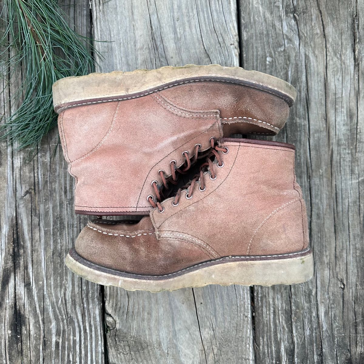 Photo by lydialove on December 5, 2024 of the Red Wing 6-Inch Classic Moc in Dusty Rose Roughout Abilene Leather.